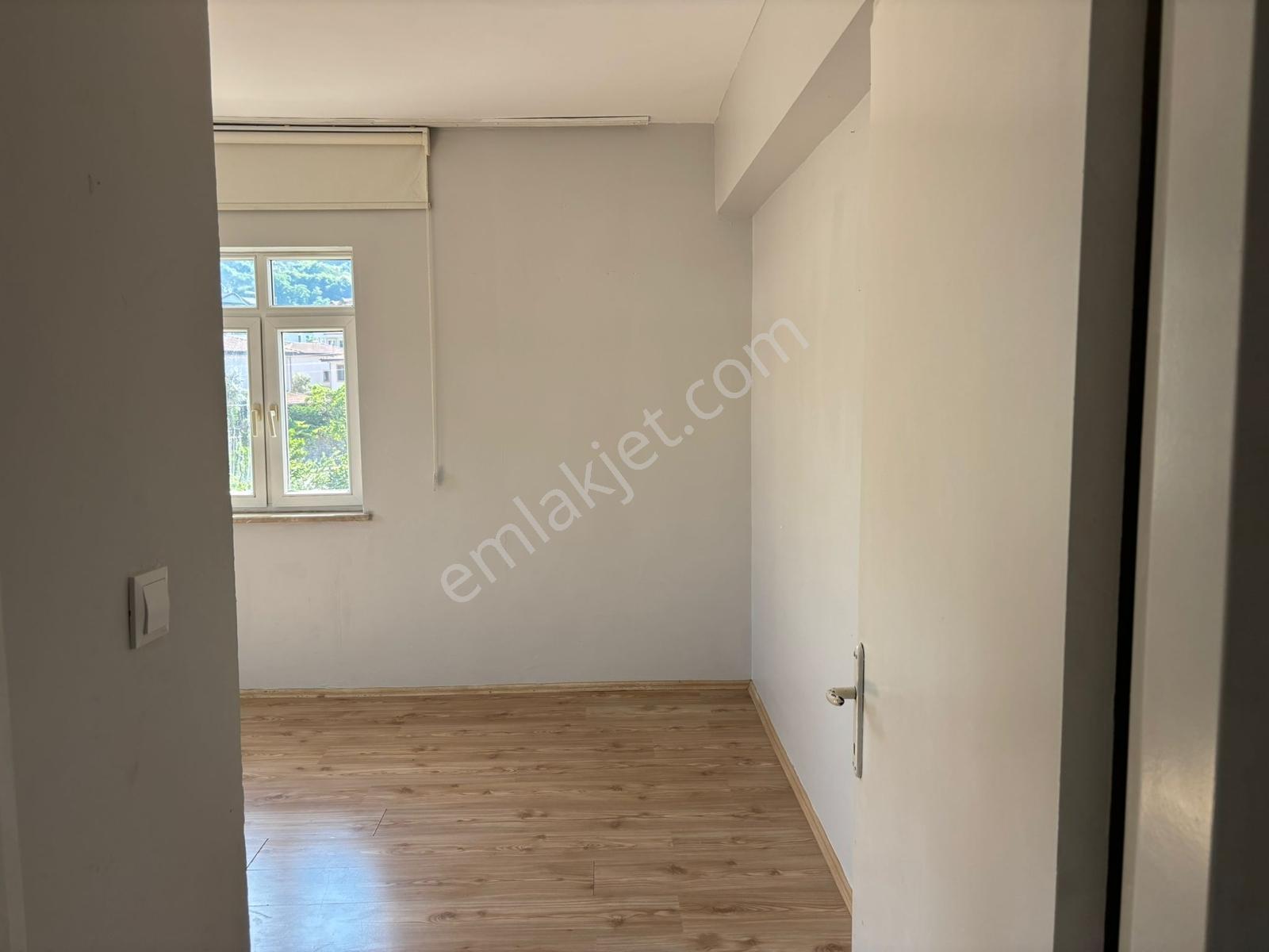 Gölcük Kiralık 3+1 Kalıcıkonut 3 .kat - Görsel 16