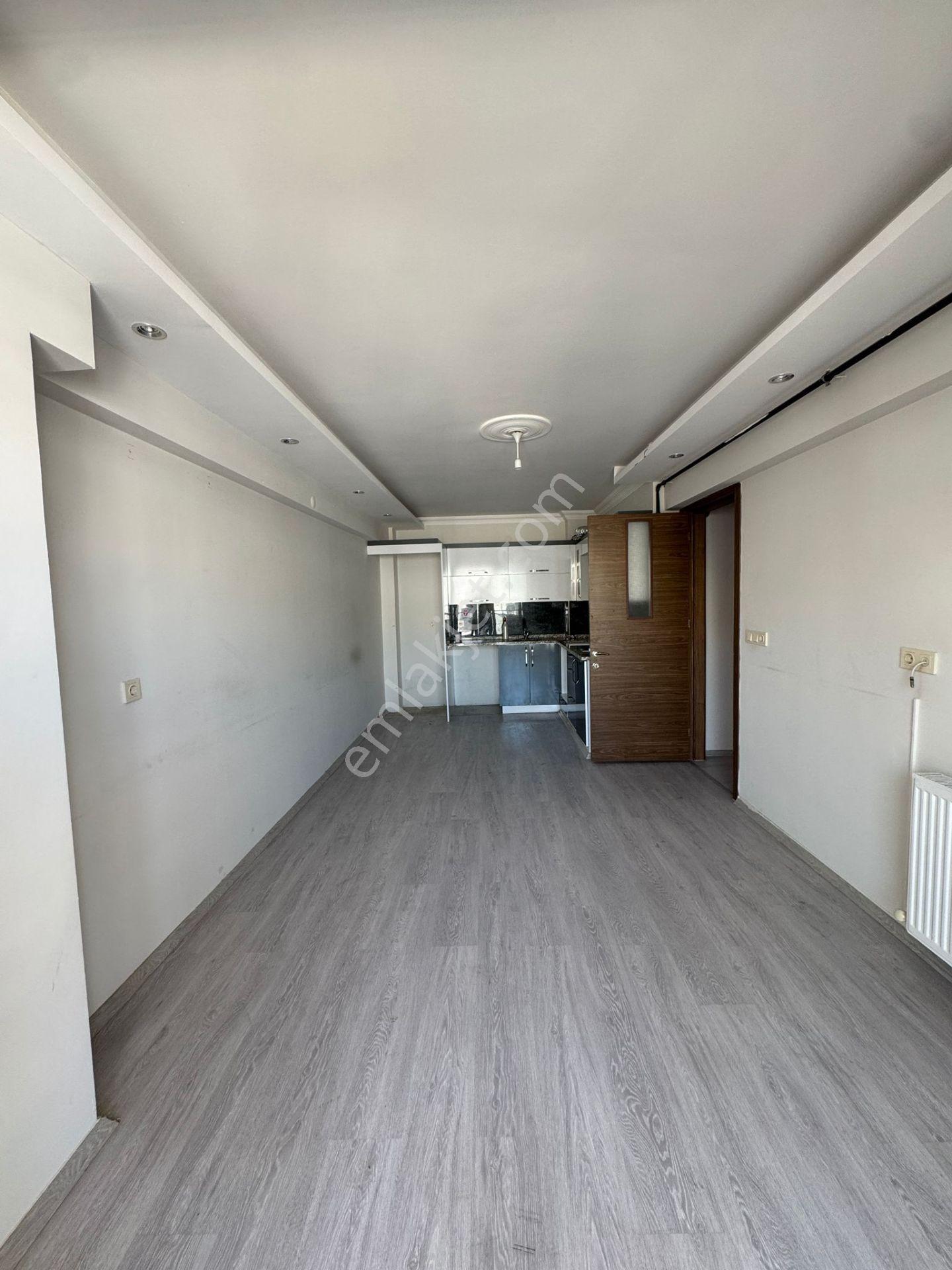 Zeki Emlak'tan Muradiye Mahallesinde Kiralık 2+1 Daire - Görsel 3