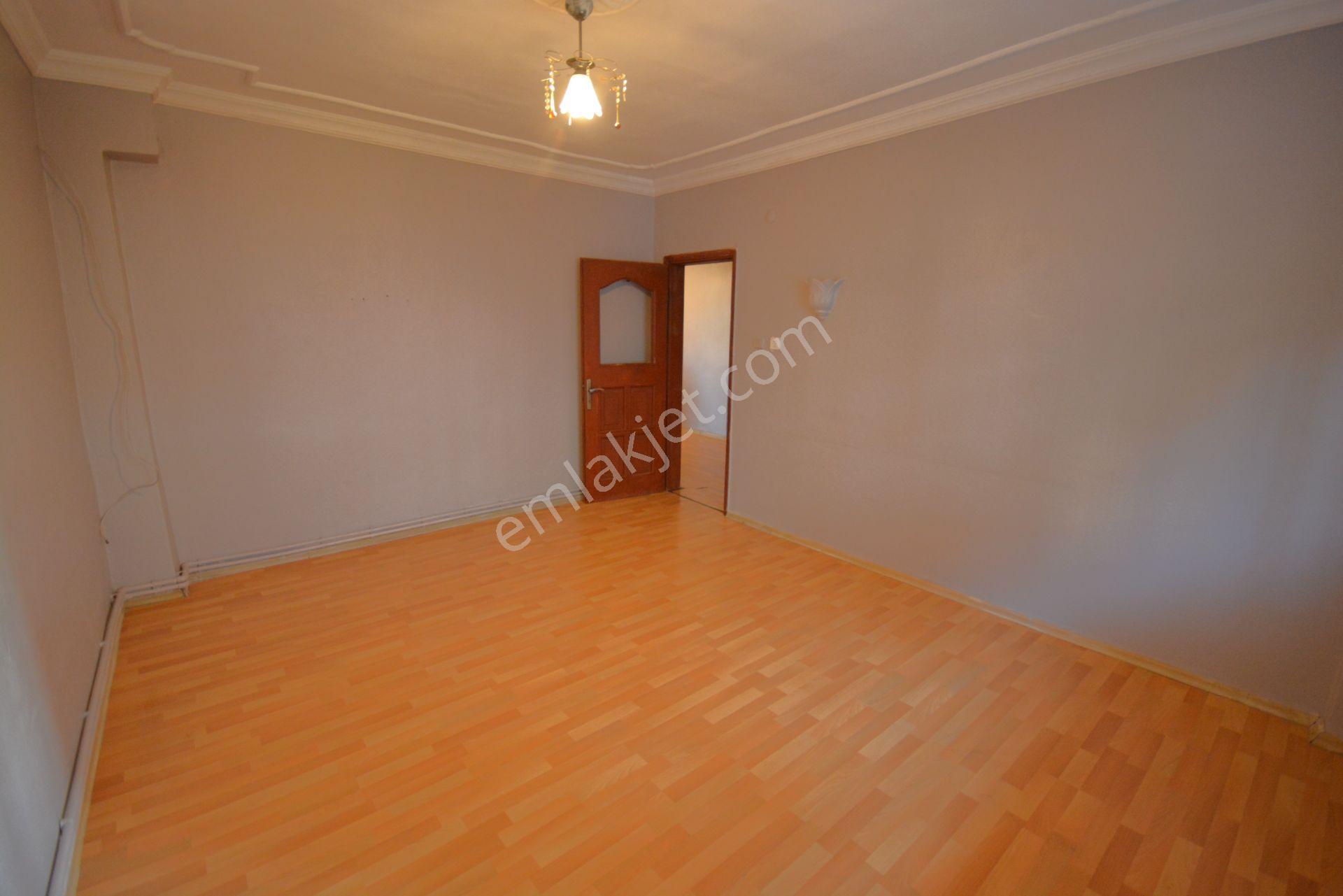 Kiralık 80 M2 Balkonlu Merkezi Konumda 2+1 Daire - Görsel 6