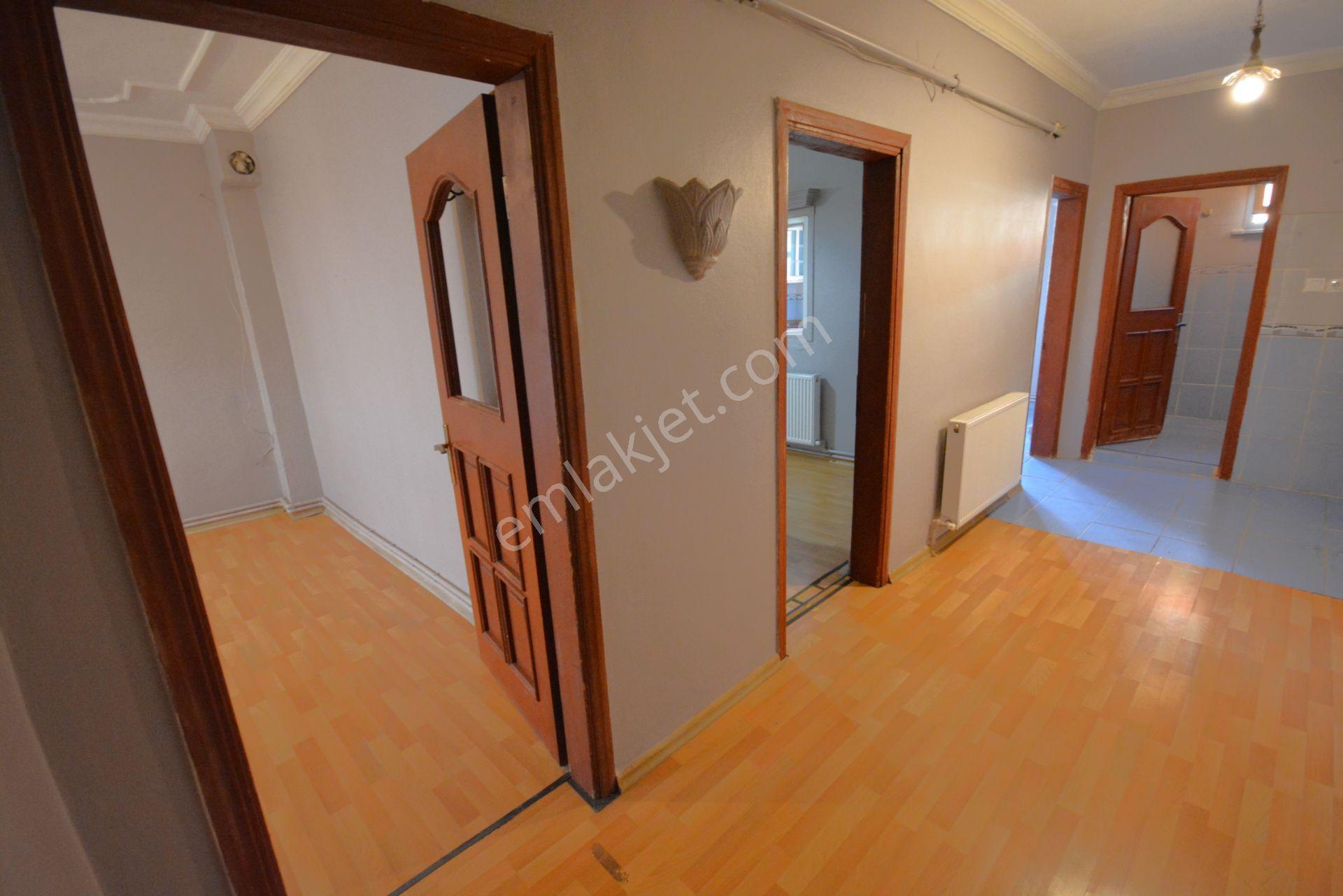 Kiralık 80 M2 Balkonlu Merkezi Konumda 2+1 Daire - Görsel 2