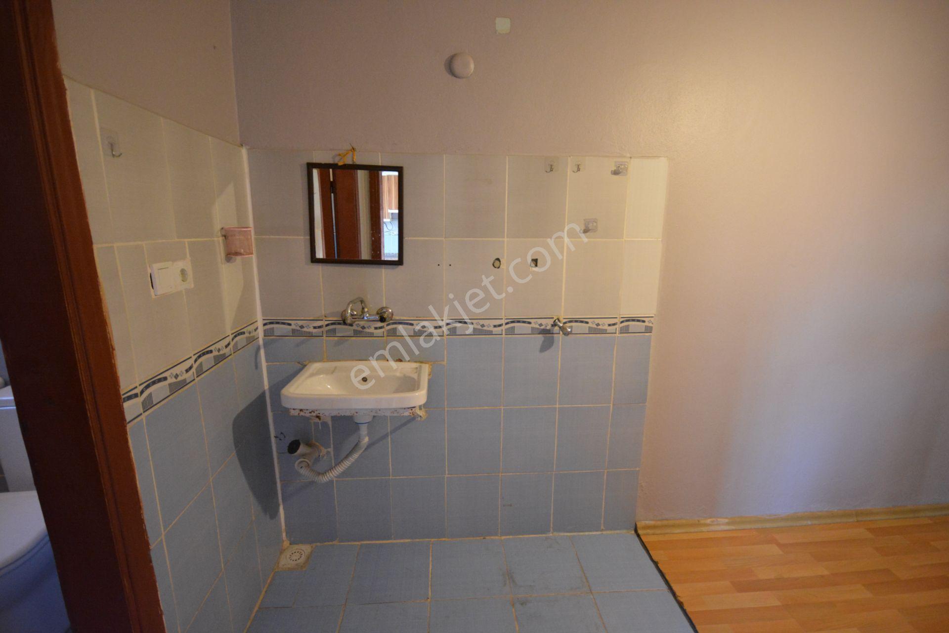 Kiralık 80 M2 Balkonlu Merkezi Konumda 2+1 Daire - Görsel 9
