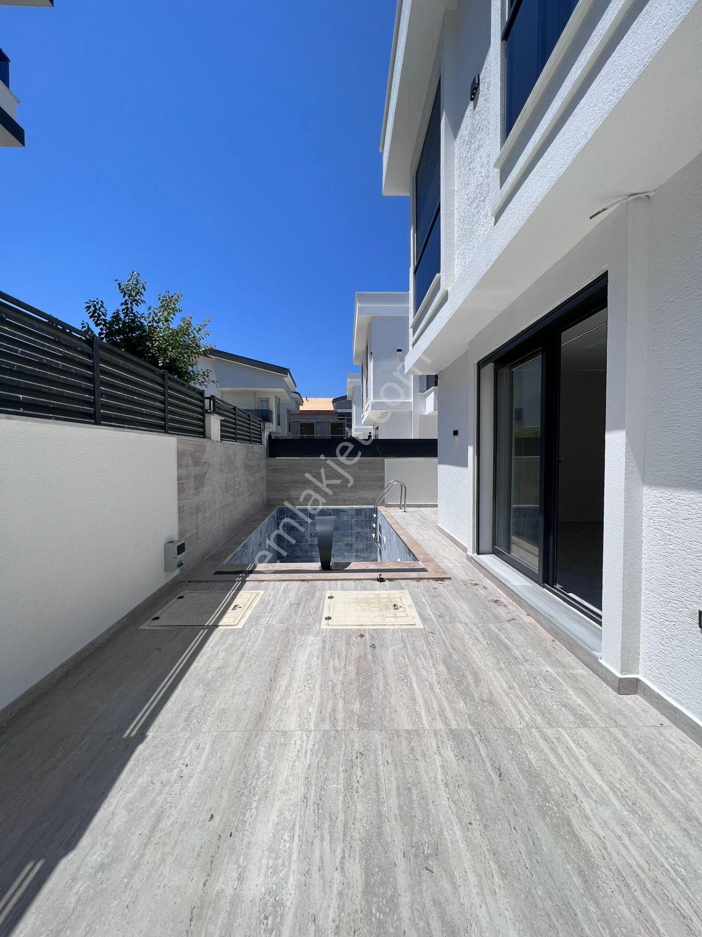 Didim Hisar Mahallesinde Akıllı Sistem Kendine Ait Havuzlu Geniş Bahçeli 4+1 Sıfır Villa - Görsel 3