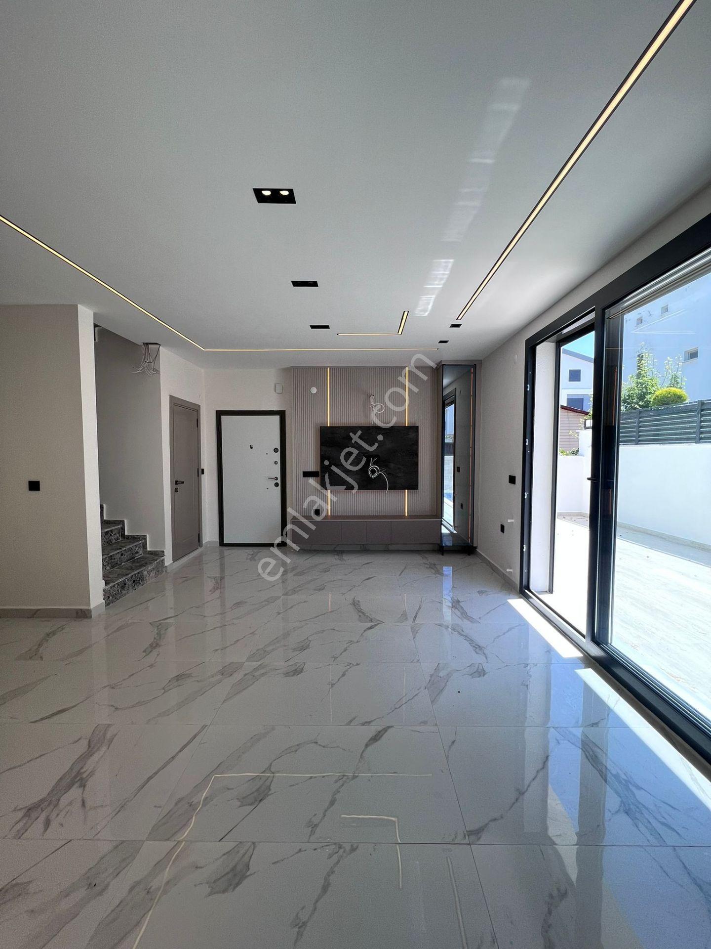 Didim Hisar Mahallesinde Akıllı Sistem Kendine Ait Havuzlu Geniş Bahçeli 4+1 Sıfır Villa - Görsel 6
