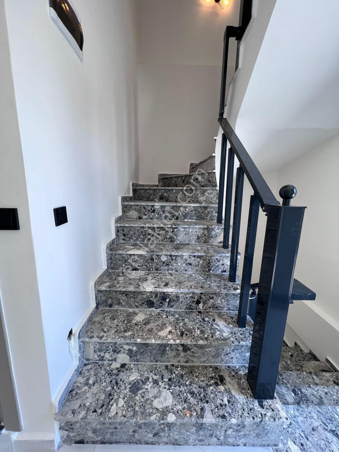 Didim Hisar Mahallesinde Akıllı Sistem Kendine Ait Havuzlu Geniş Bahçeli 4+1 Sıfır Villa - Görsel 16