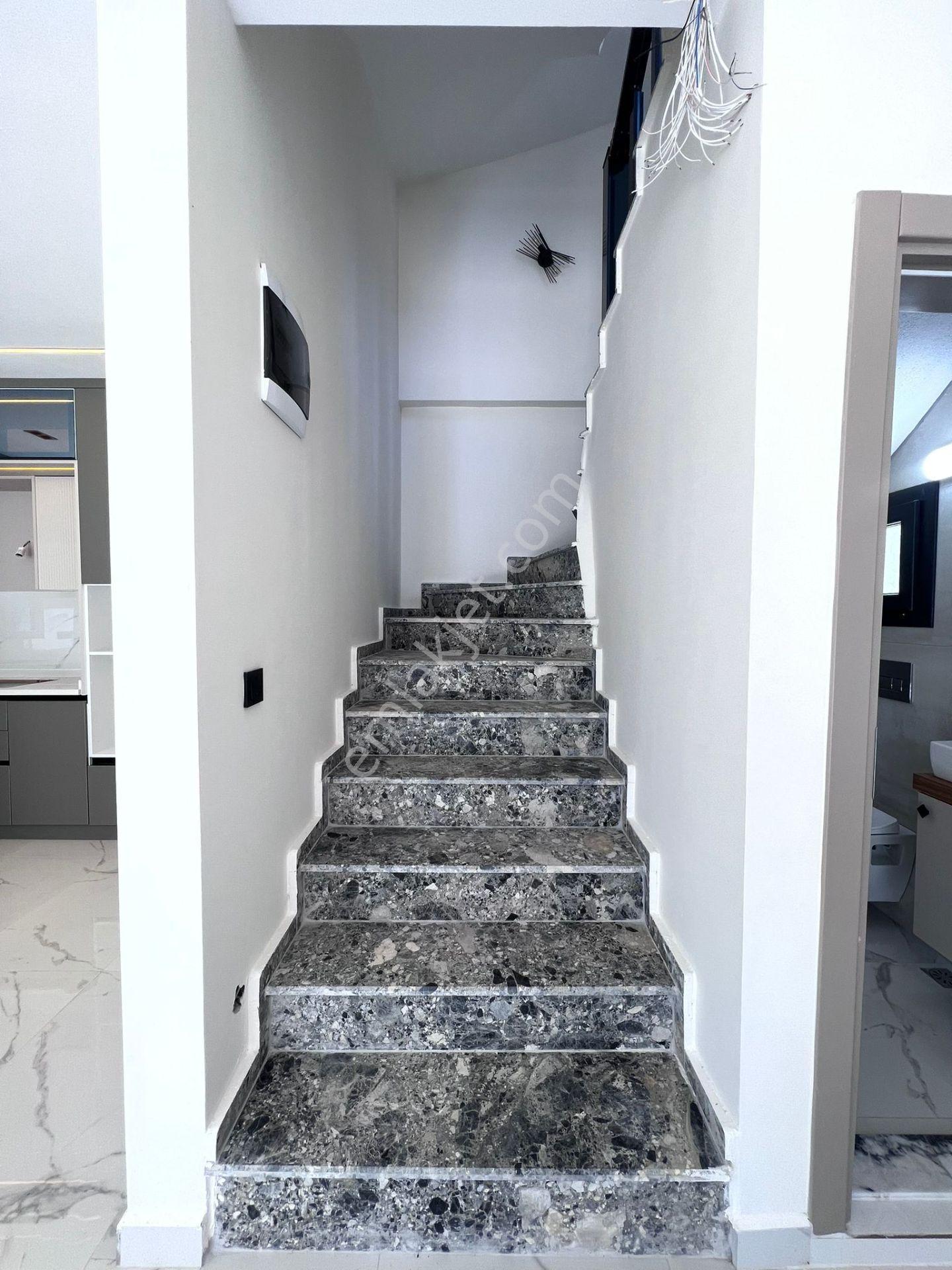 Didim Hisar Mahallesinde Akıllı Sistem Kendine Ait Havuzlu Geniş Bahçeli 4+1 Sıfır Villa - Görsel 9