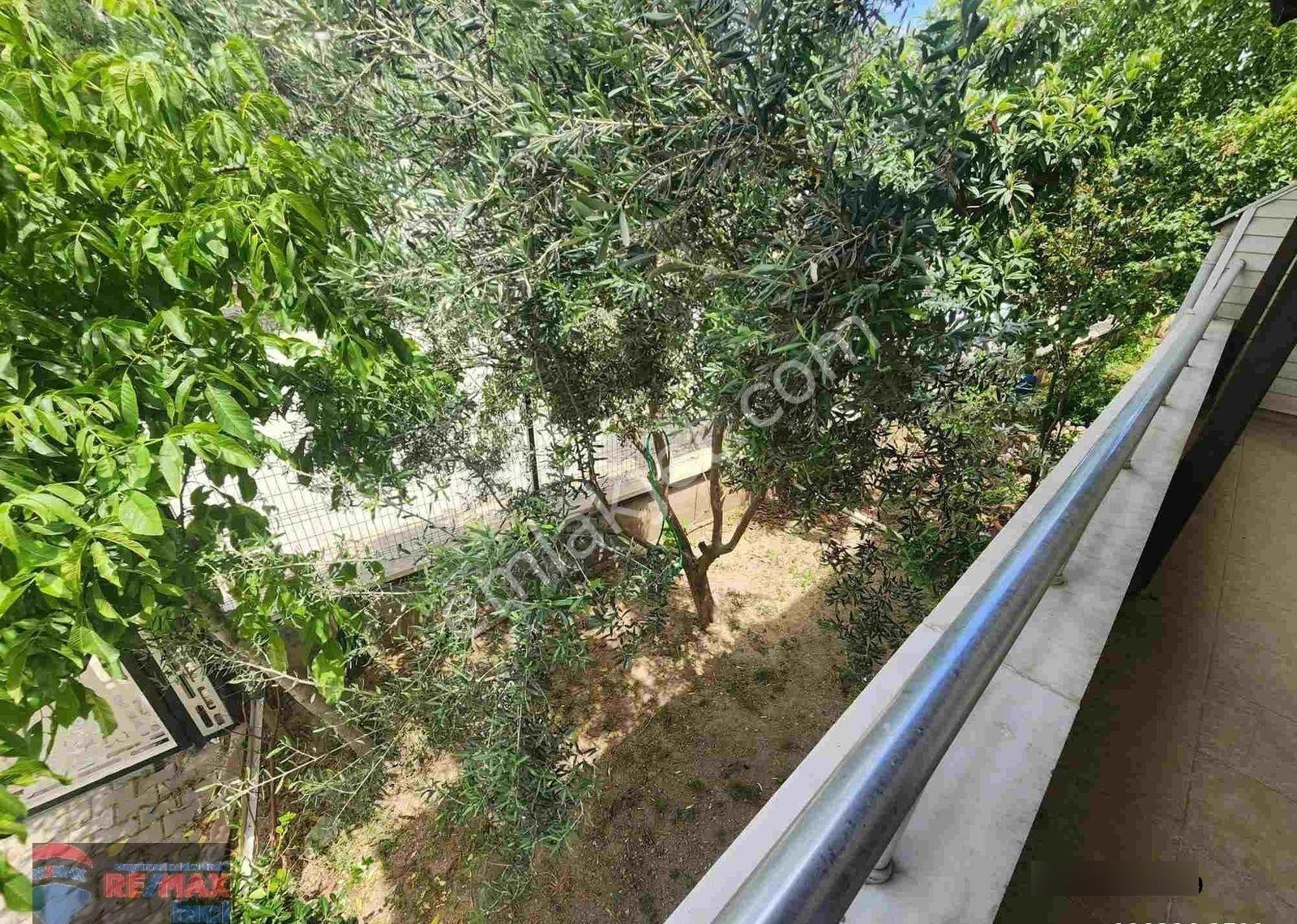 Re/max İnci'den Edremit Ülkü Yolunda Satılık 6+1 Tripleks Villa - Görsel 5