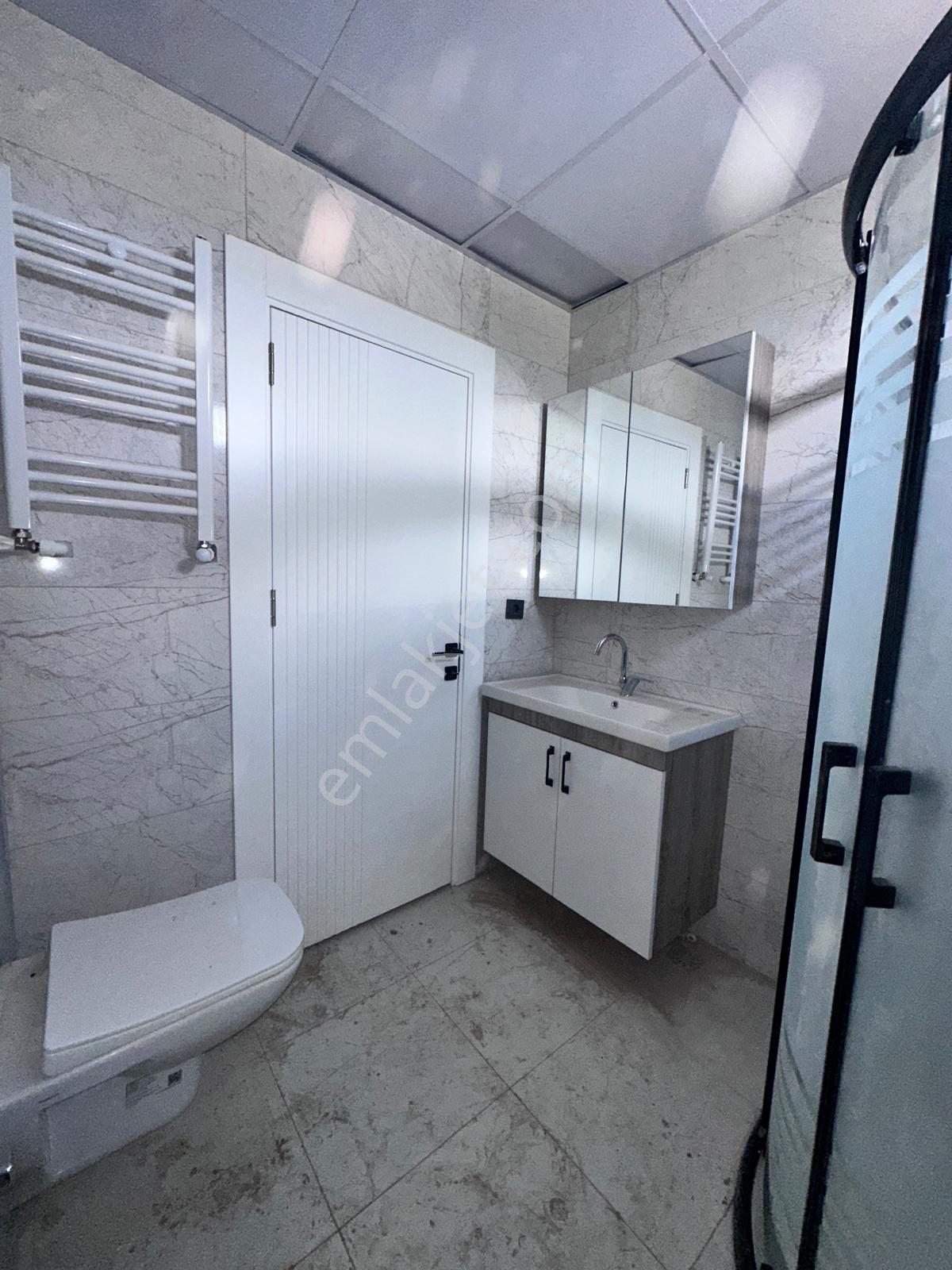Rw Budur'dan Geniş Oturama Sahip 1+1 Kiralık Daire - Görsel 12