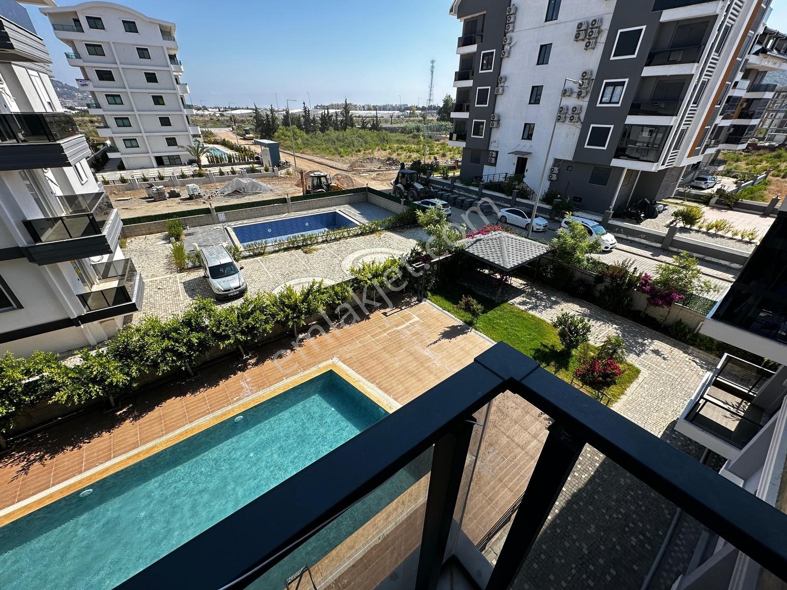 Daşyapı Landmark Sitesi'nde Havuz Cepheli Full Eşyalı 1+1 - Görsel 10