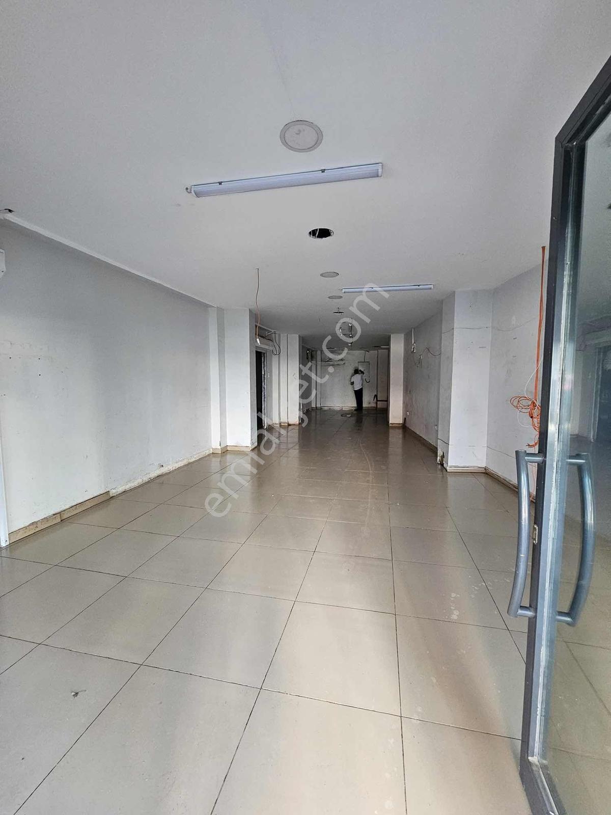 Beylikdüzü Yakupluda Kiralık Depolu Dükkan - Görsel 6