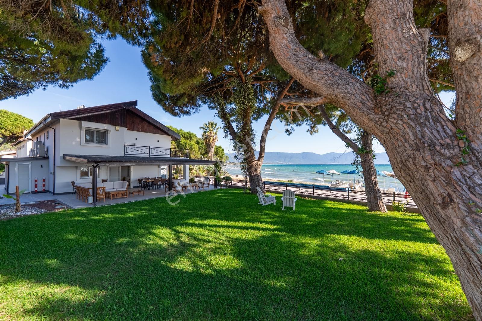 Denize Sadece 10 Adım!dalga Sesleriye Uyanacağınız Villa Satılık