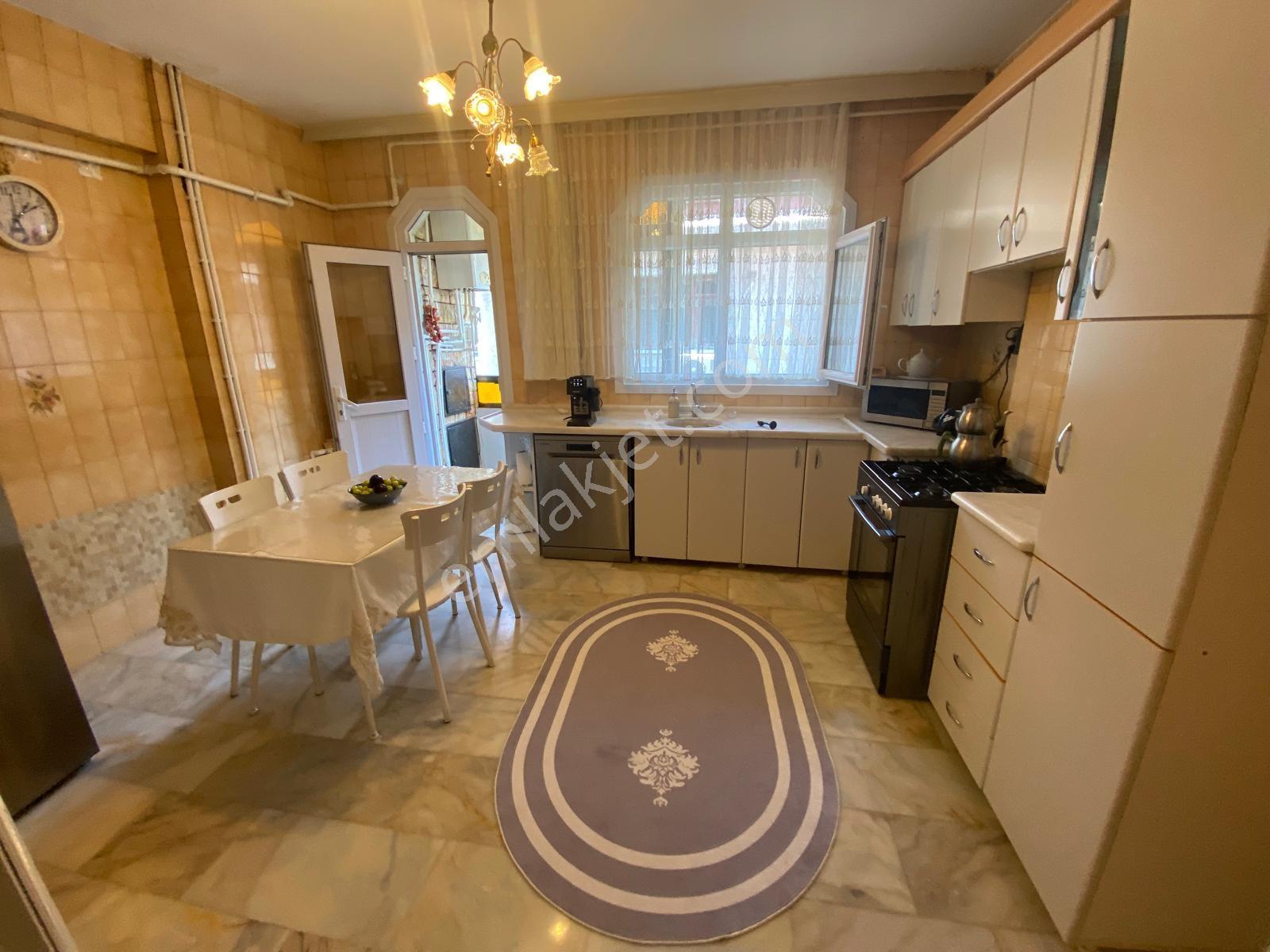Bahçelievler Öğretmenler Evi Yakını 300 M² Dubleks 5+2 Açık Oto Parklı - Görsel 6
