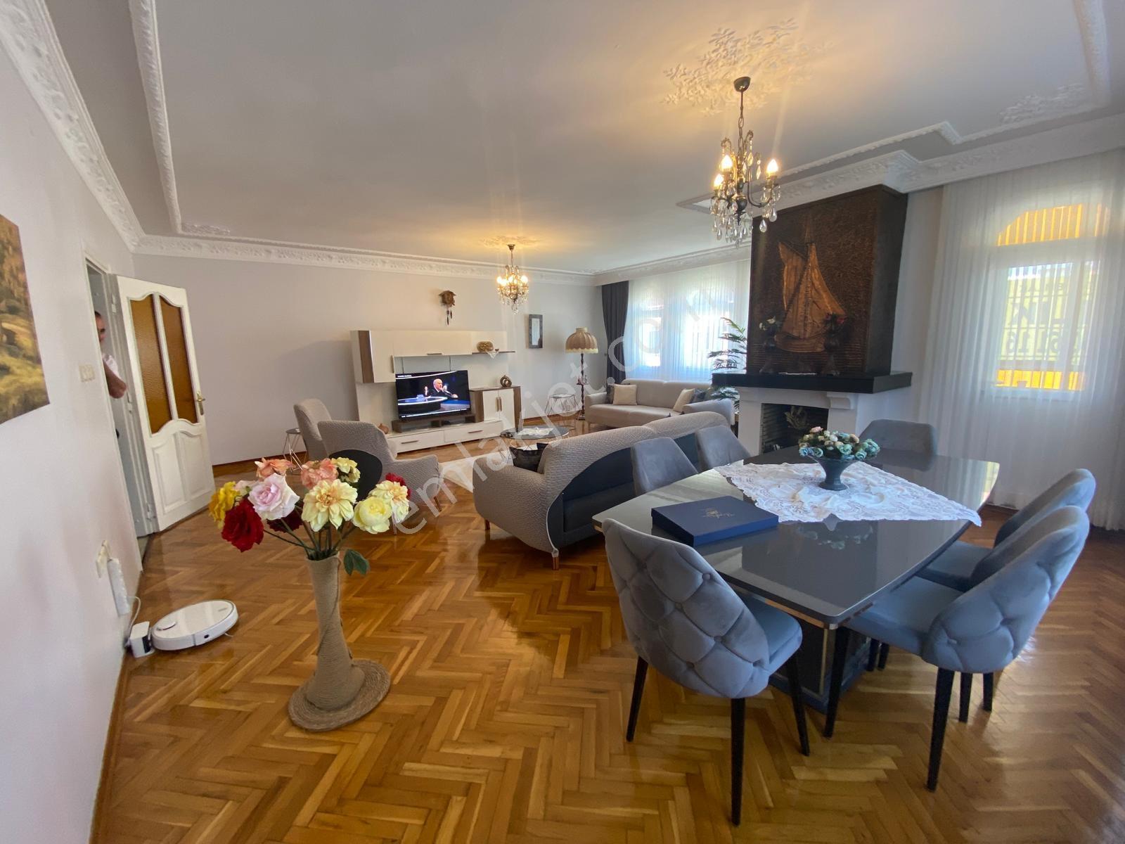 Bahçelievler Öğretmenler Evi Yakını 300 M² Dubleks 5+2 Açık Oto Parklı - Görsel 2
