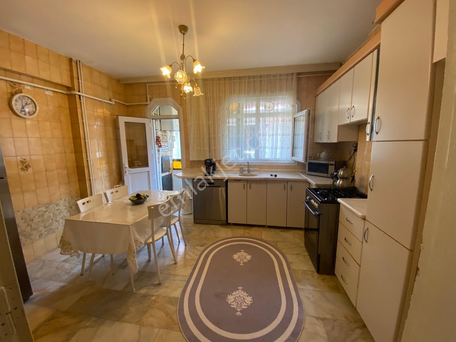 Bahçelievler Öğretmenler Evi Yakını 300 M² Dubleks 5+2 Açık Oto Parklı - Görsel 7