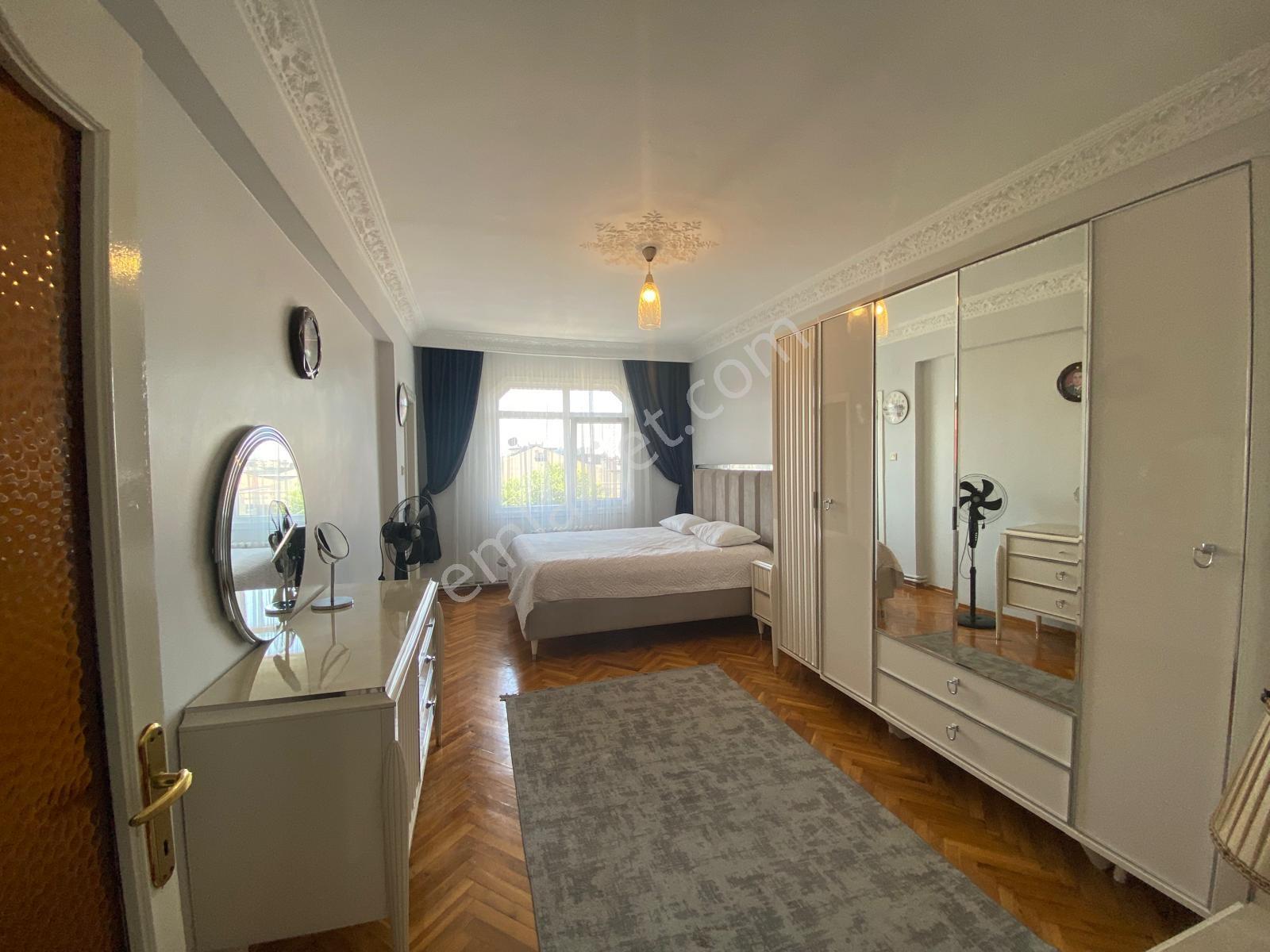 Bahçelievler Öğretmenler Evi Yakını 300 M² Dubleks 5+2 Açık Oto Parklı - Görsel 10