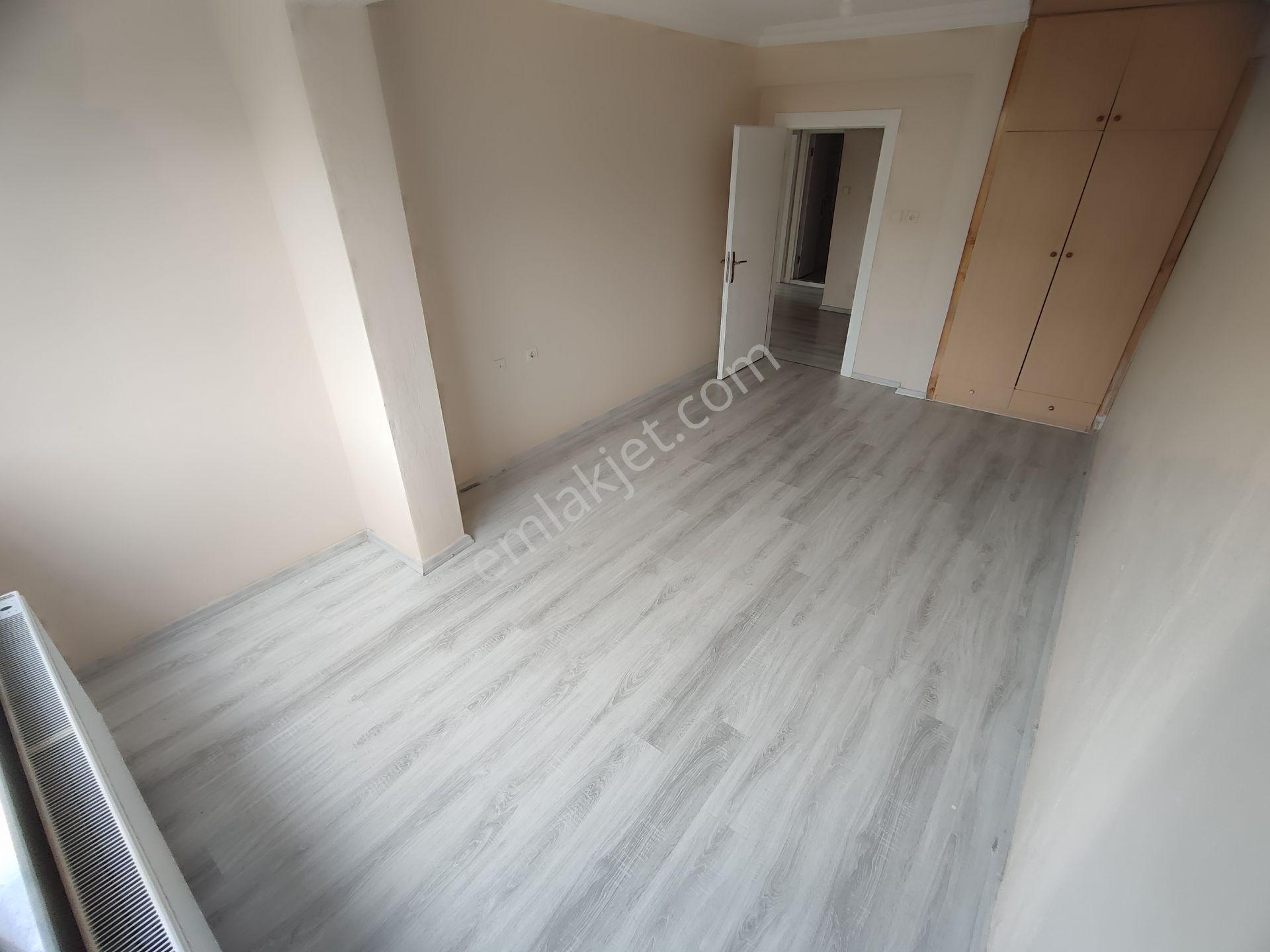 Kardeşten Akçay Altınkumda Doğalgazlı Ara Kat Bahçe Cepheli Ayrı Mutfaklı Geniş 2+1 Daire - Görsel 14