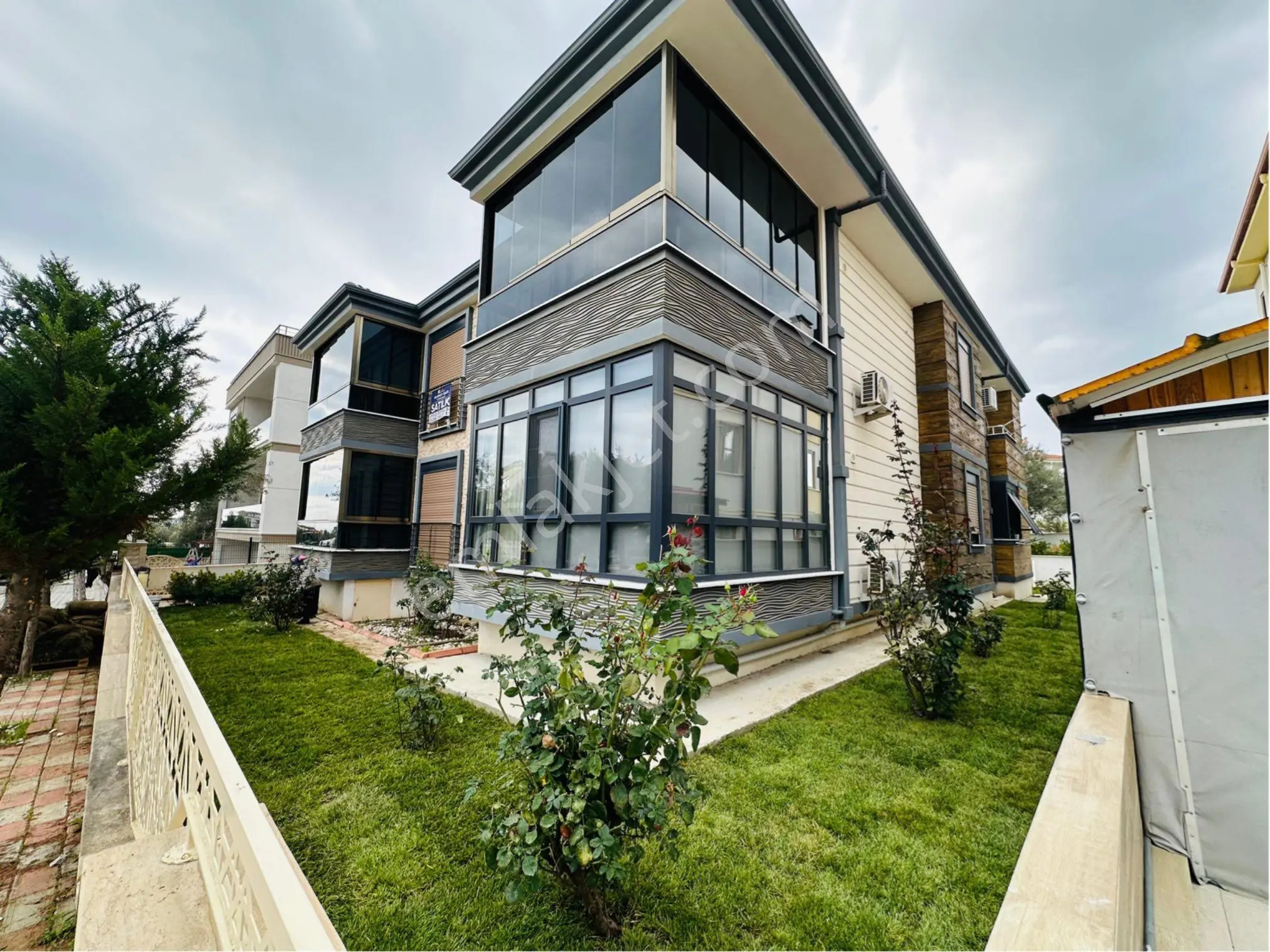 Altınıoluk'ta Satılık 3+1 Daire Denize 300 Mt Eşyalı - Görsel 2