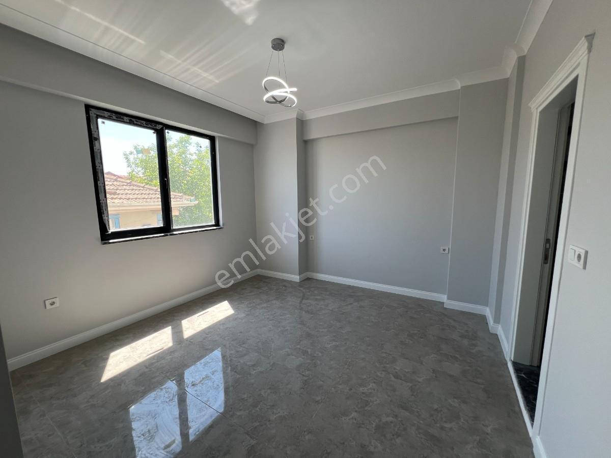 Sakarya Adapazarı Şeker Mah.otoparklı Siteiçi Kiralık Geniş 3+1 - Görsel 23