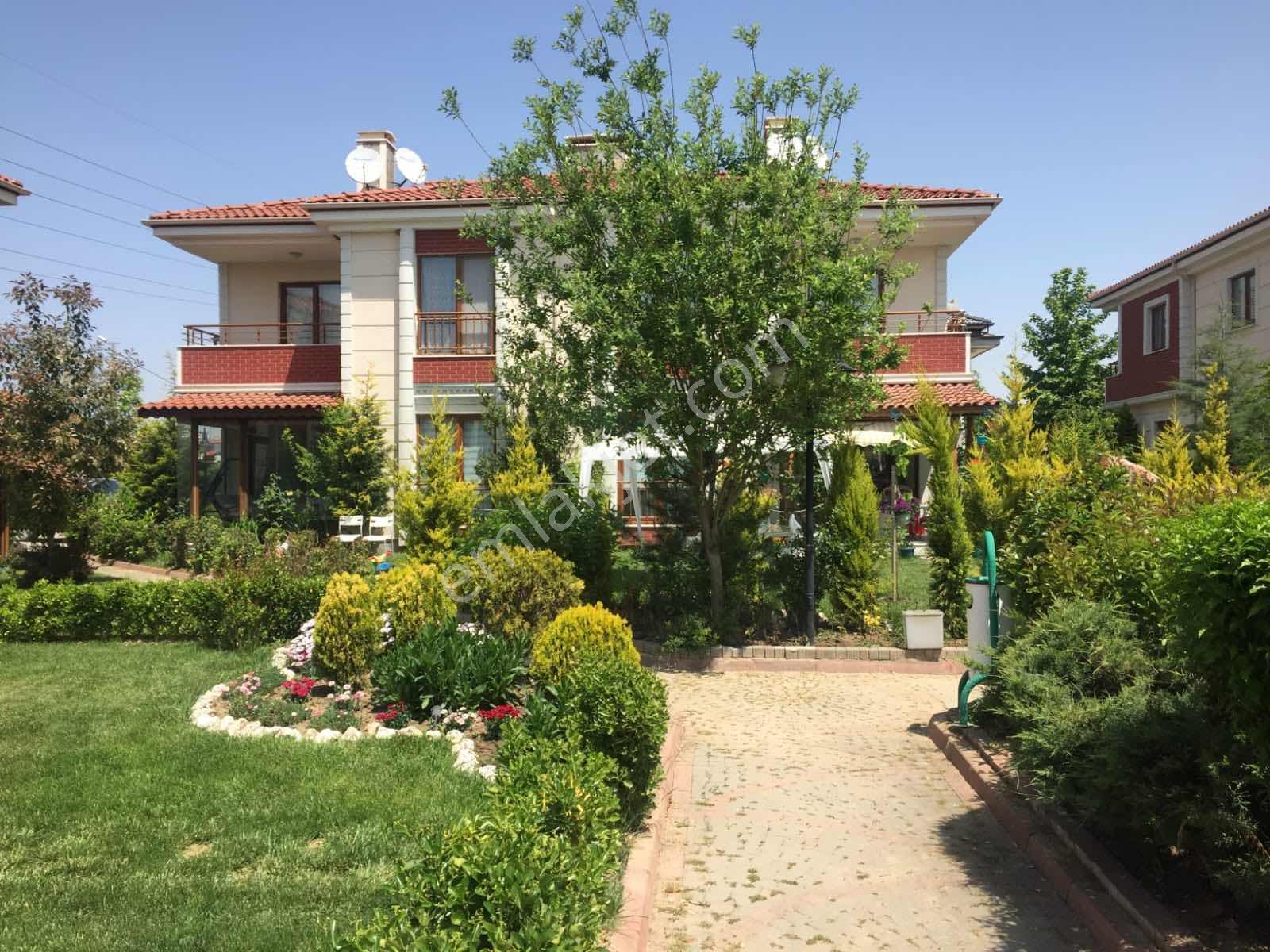 Everest Zirve 2 Sitesi 210 M2 3+1 Satılık Köşe Villa - Görsel 13