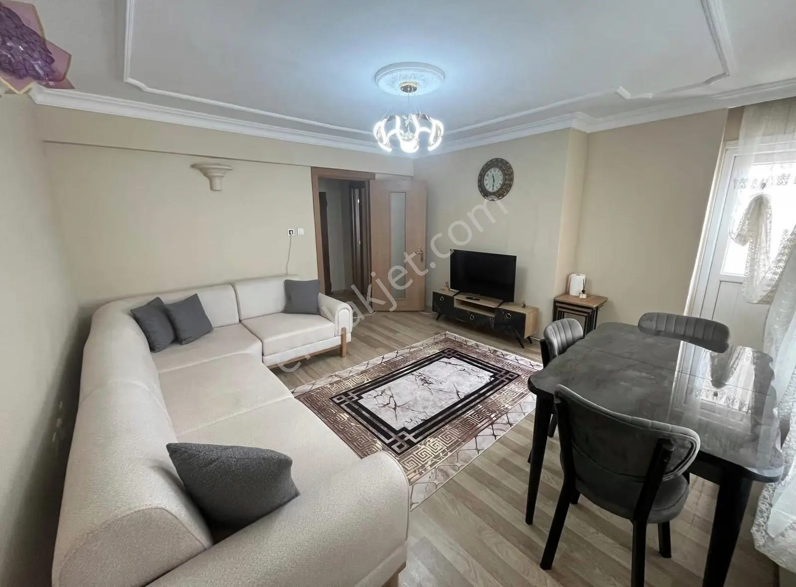 2+1 Daire 4.kat 100 Metre Oturum Alanı Atatürk Mahallesi