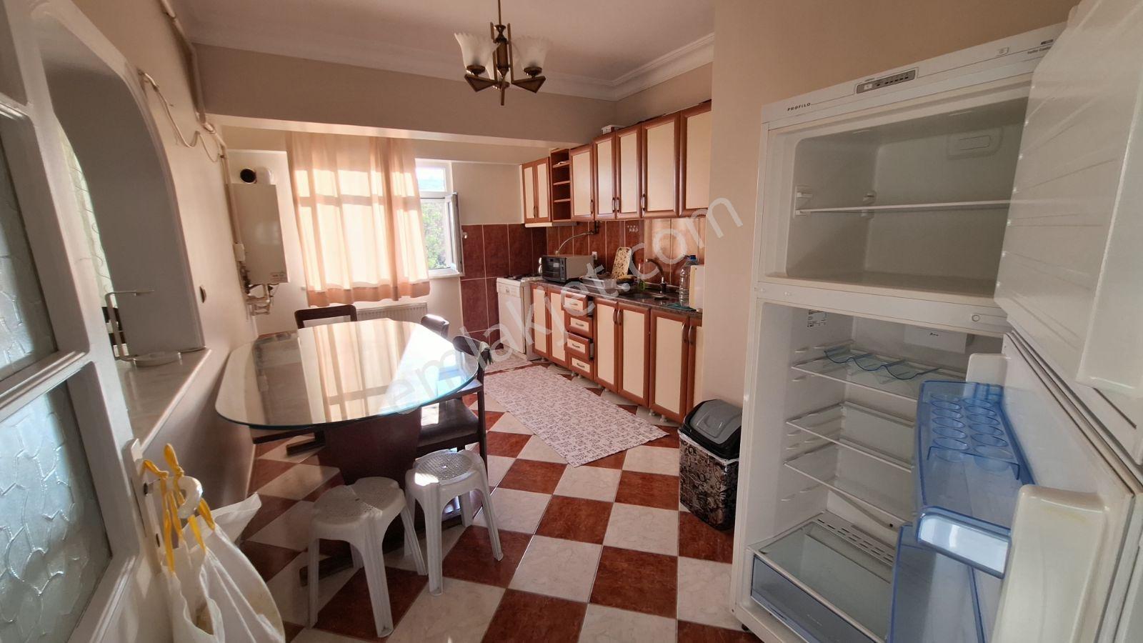 Fındıklı'da Merkezi Lokasyonunda 3+1 Eşyalı Kiralık Daire - Görsel 2