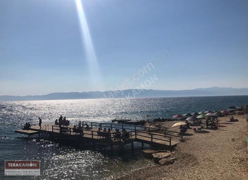 İzmir Çeşme Ayasaranda Denize Sıfır Ortak Havuzlu Sitede Kiralık