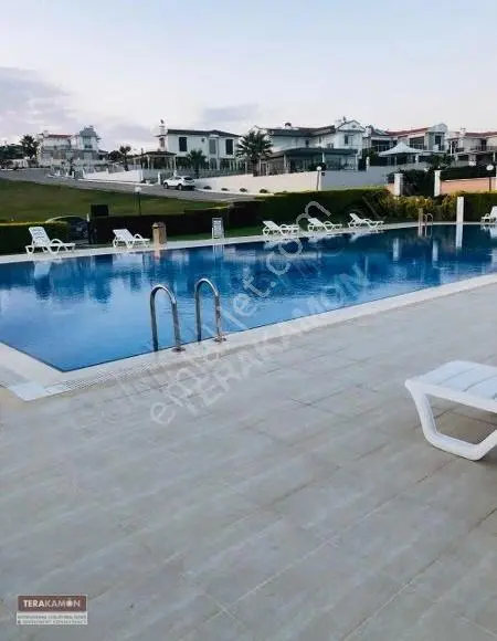 İzmir Çeşme Ayasaranda Denize Sıfır Ortak Havuzlu Sitede Kiralık - Görsel 5