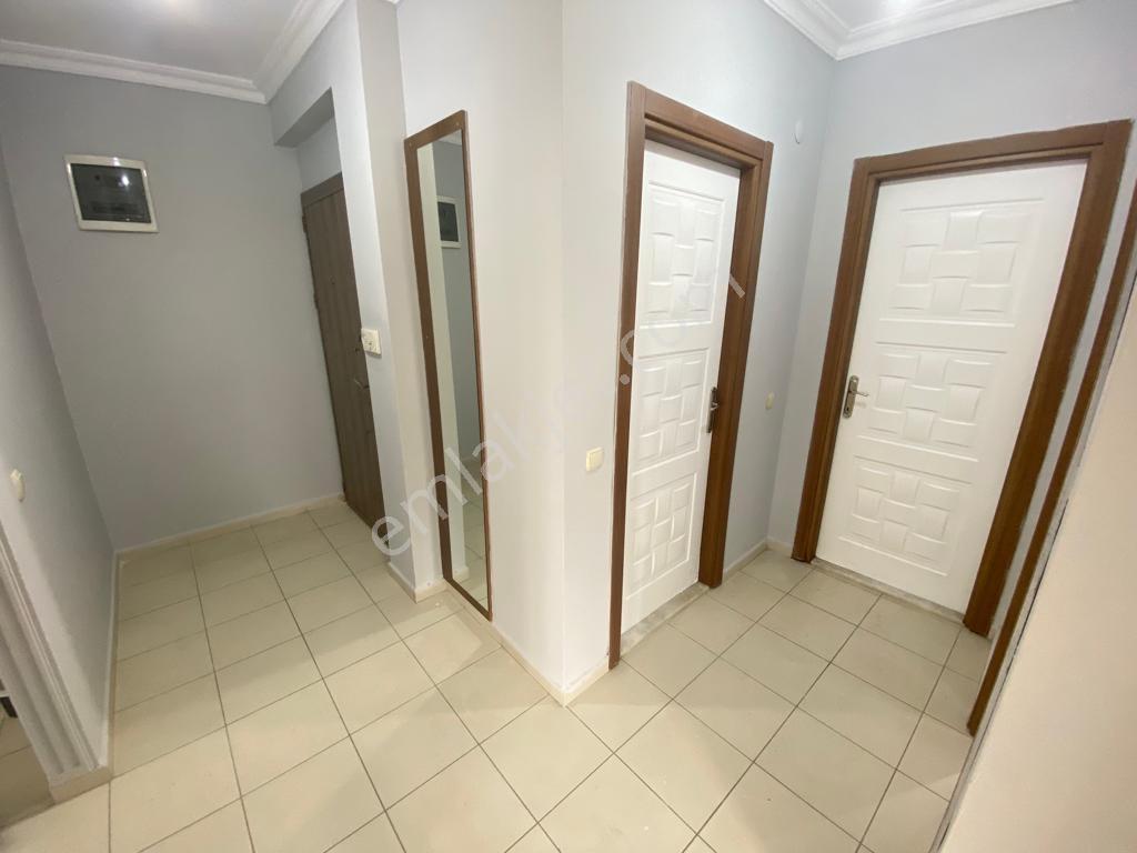 Tramvaya 50 Metre Mesafe Katta Ayrı Mutfaklı Eşyasız Kiralık 2+1 - Görsel 31