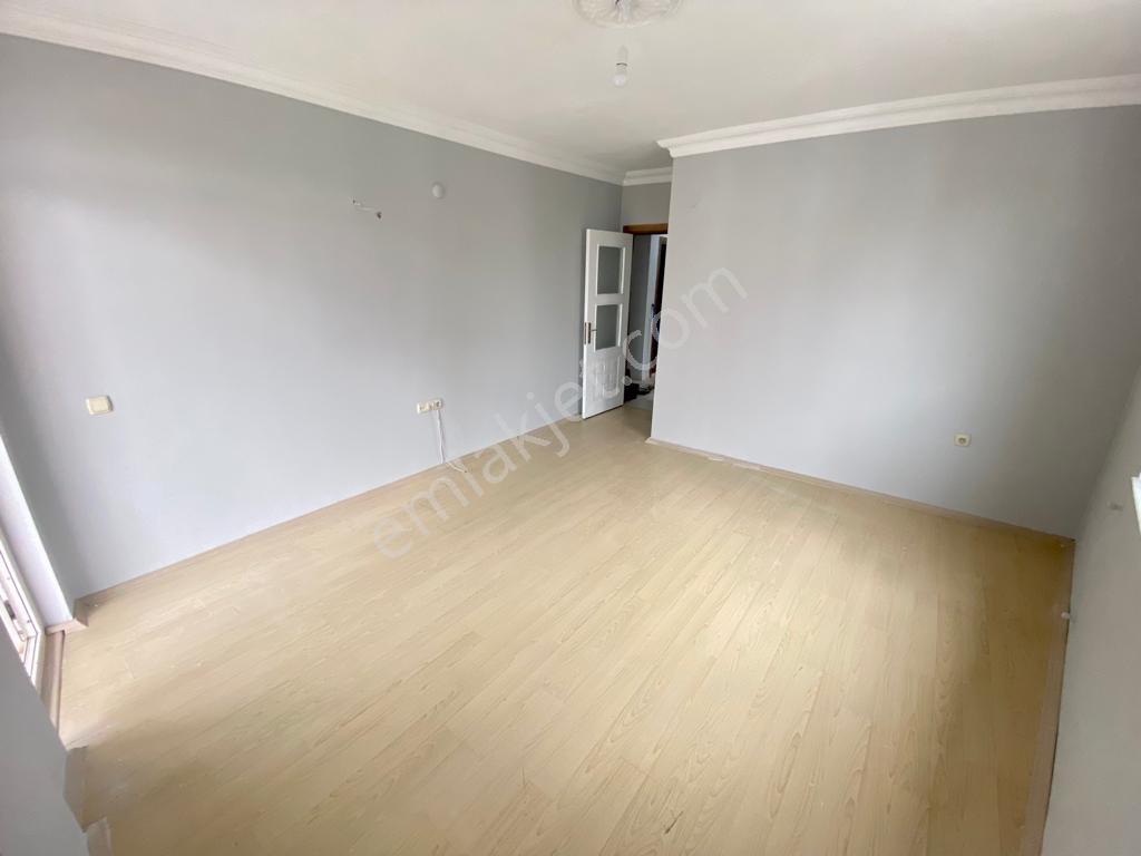 Tramvaya 50 Metre Mesafe Katta Ayrı Mutfaklı Eşyasız Kiralık 2+1 - Görsel 17