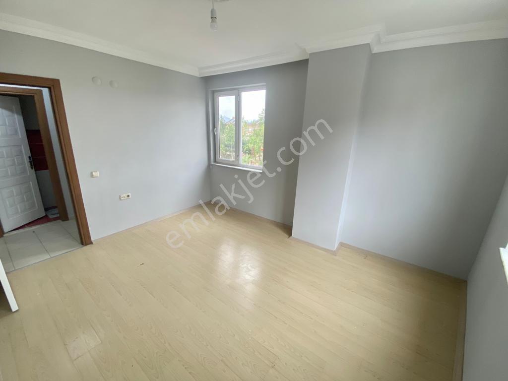 Tramvaya 50 Metre Mesafe Katta Ayrı Mutfaklı Eşyasız Kiralık 2+1 - Görsel 6