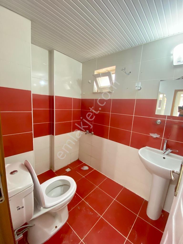 Tramvaya 50 Metre Mesafe Katta Ayrı Mutfaklı Eşyasız Kiralık 2+1 - Görsel 13