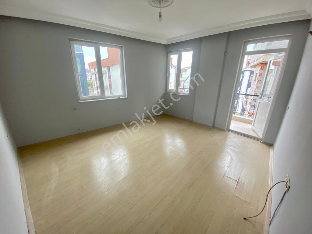 Tramvaya 50 Metre Mesafe Katta Ayrı Mutfaklı Eşyasız Kiralık 2+1 - Görsel 3