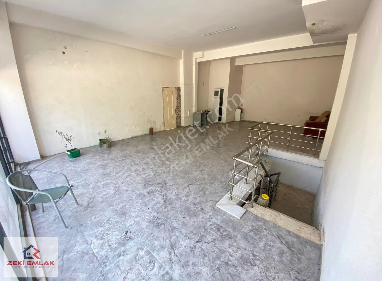 Zeki Emlak'tan Muradiye'de Caddeye Yakın Kiralık Köşe Dükkan... - Görsel 10