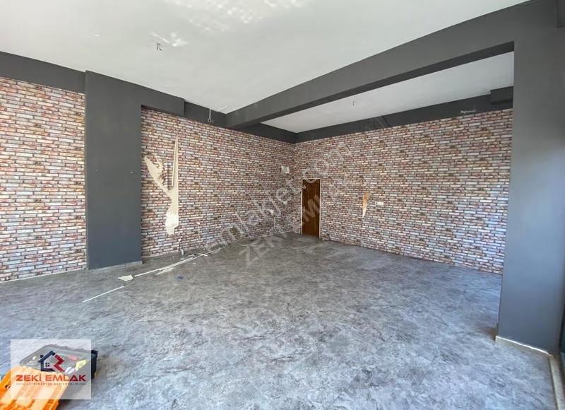 Zeki Emlak'tan Muradiye'de Caddeye Yakın Kiralık Köşe Dükkan... - Görsel 15