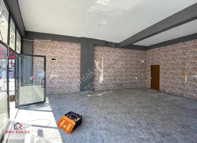 Zeki Emlak'tan Muradiye'de Caddeye Yakın Kiralık Köşe Dükkan... - Görsel 6