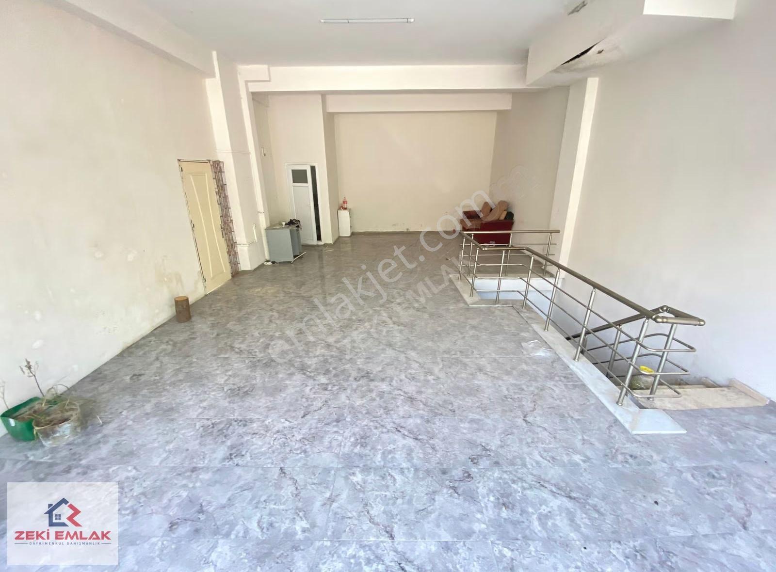 Zeki Emlak'tan Muradiye'de Caddeye Yakın Kiralık Köşe Dükkan... - Görsel 20