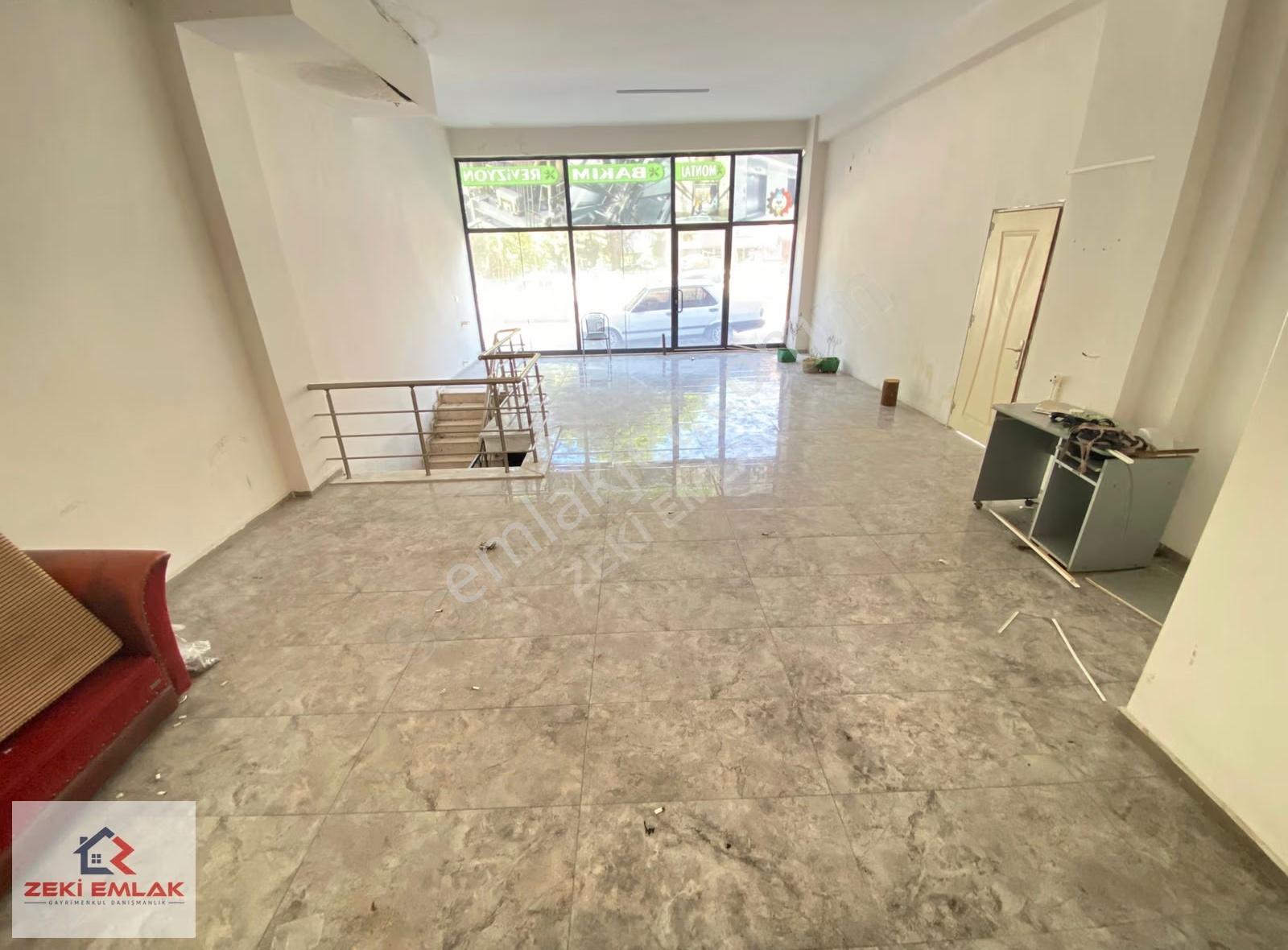 Zeki Emlak'tan Muradiye'de Caddeye Yakın Kiralık Köşe Dükkan... - Görsel 18