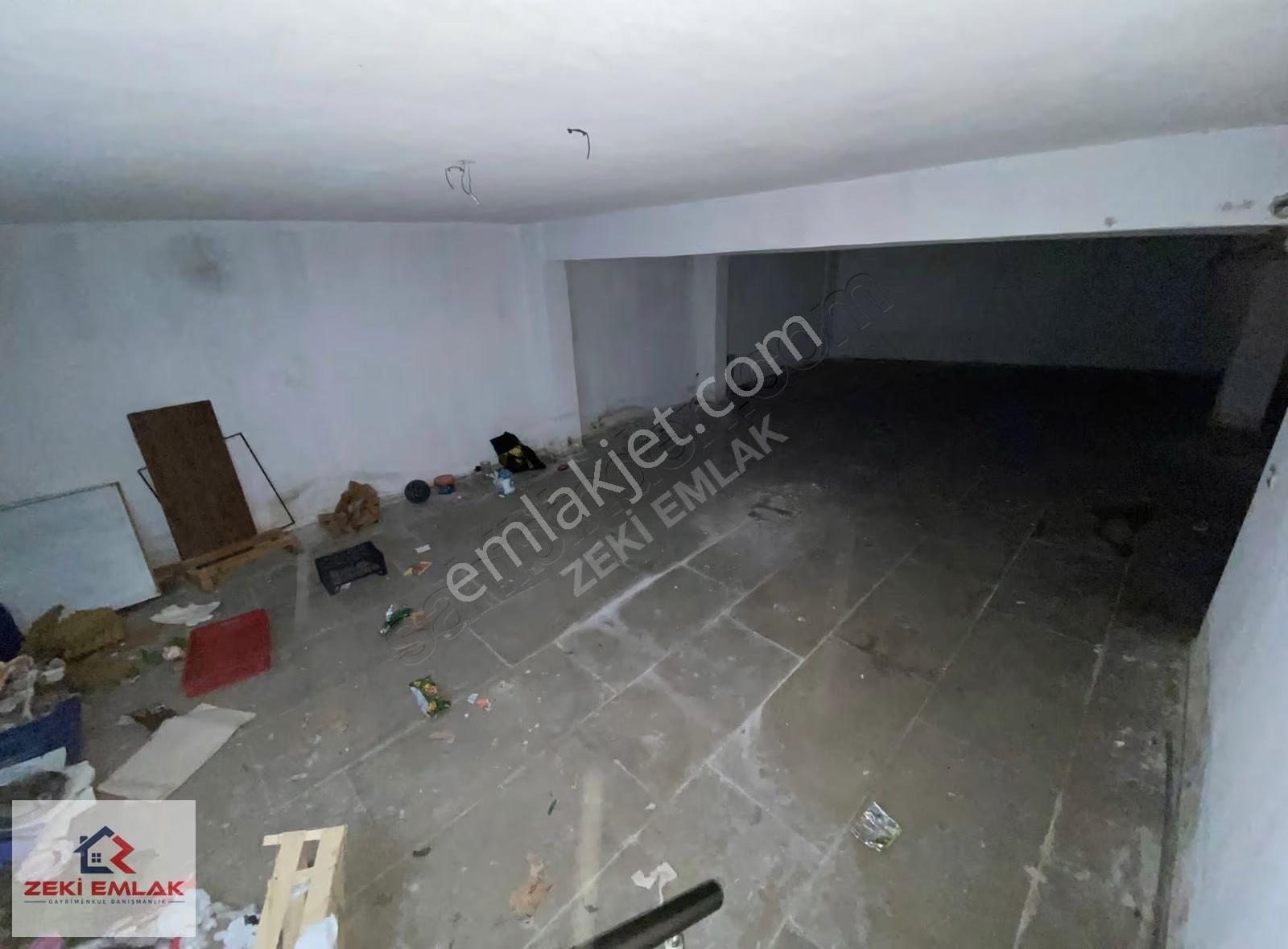 Zeki Emlak'tan Muradiye'de Caddeye Yakın Kiralık Köşe Dükkan... - Görsel 11