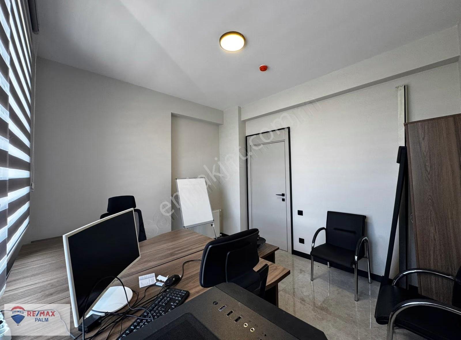 Remax Palm'den Fuatmorel De Prestijli İş Merkezinde Eşyalı Ofis - Görsel 11