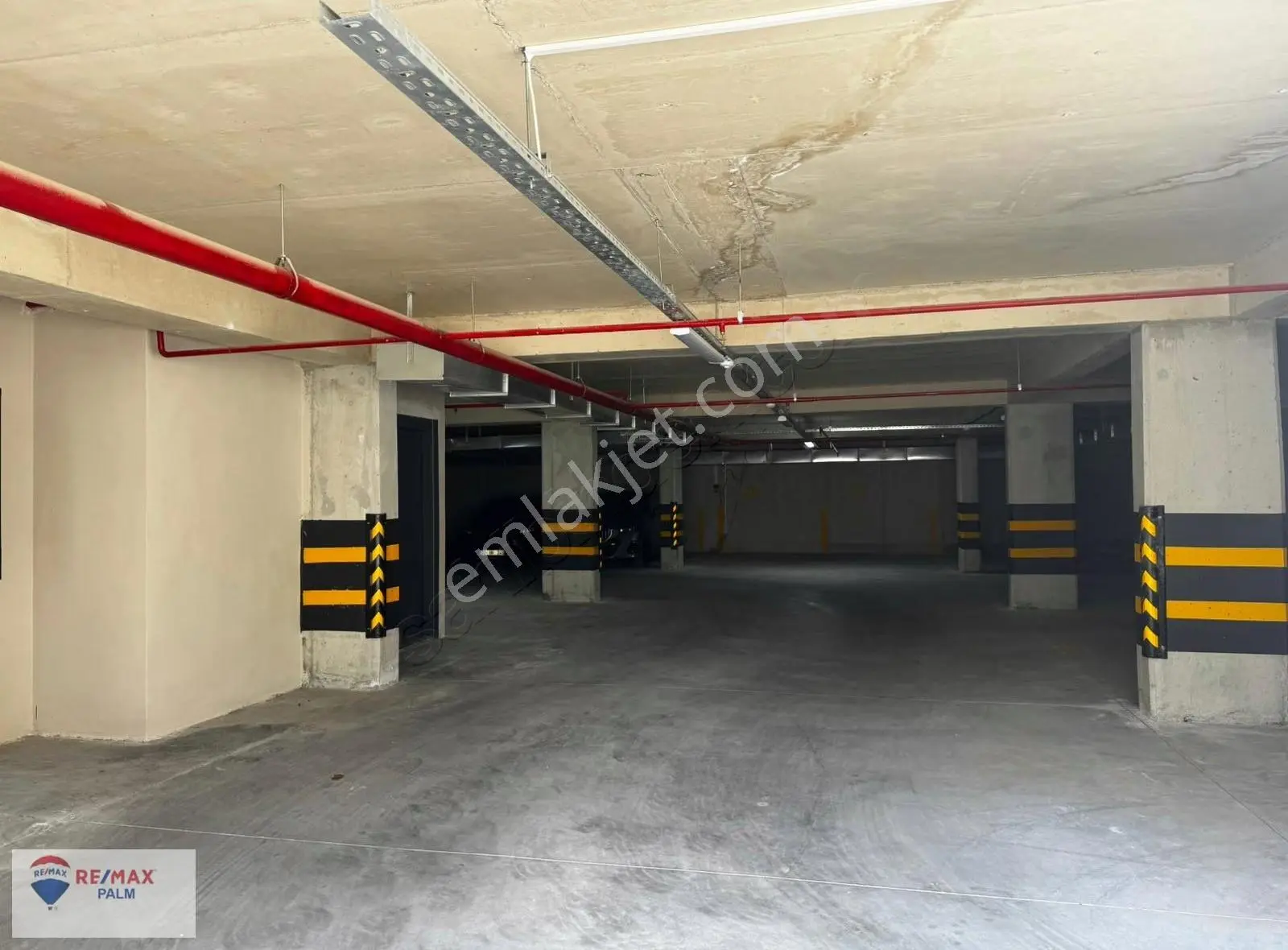 Remax Palm'den Fuatmorel De Prestijli İş Merkezinde Eşyalı Ofis