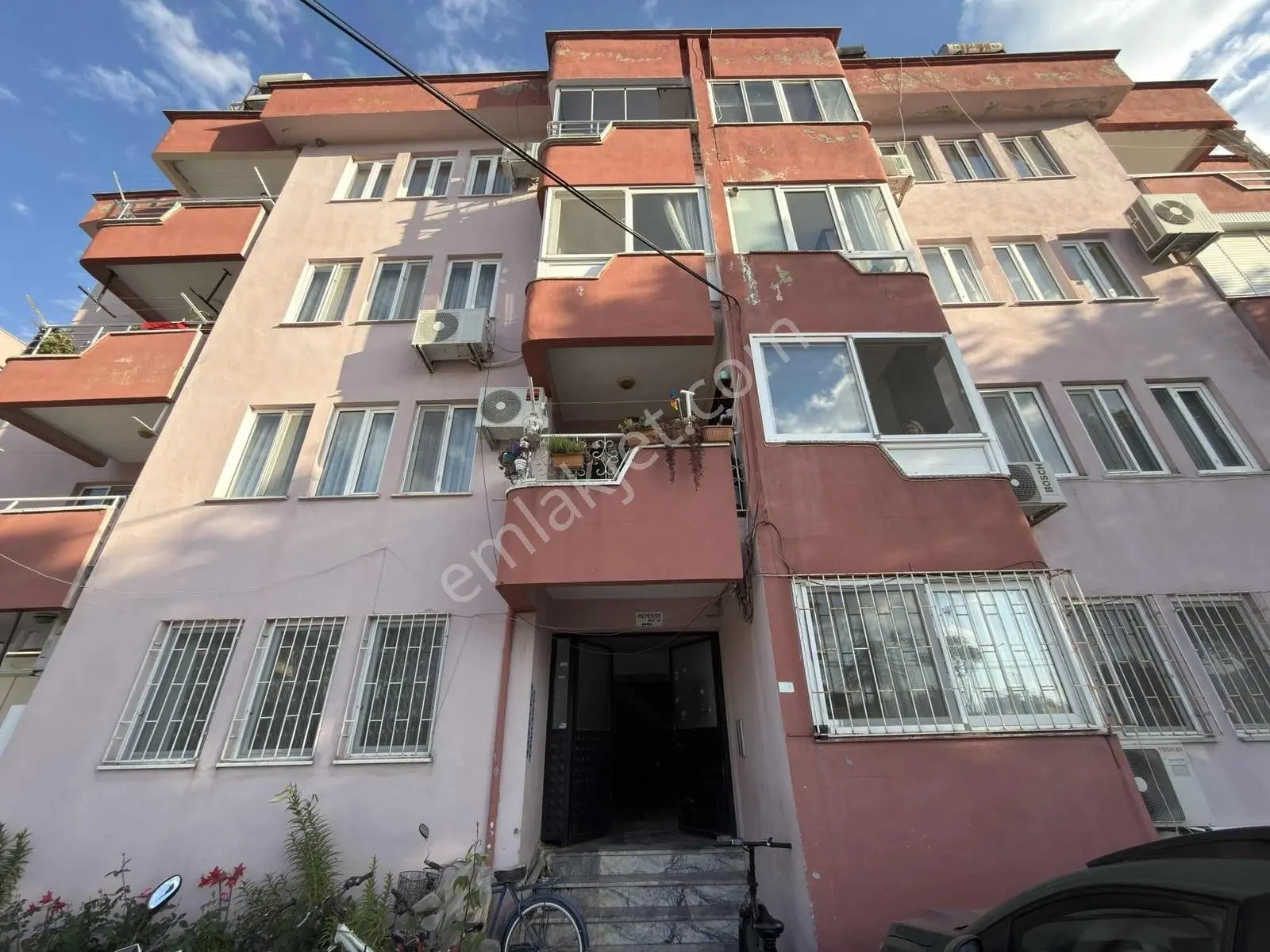Merkezi Konumda 3+1 Ara Kat 130 M² Satılık Daire