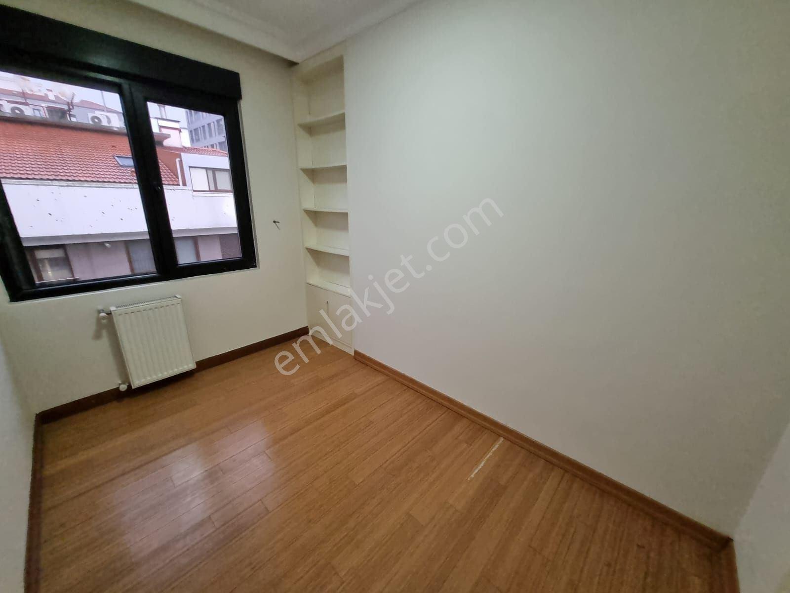 Fenerbahçe'de Ayanoğlu Ordu Evi Caddesi Üzerinde Teraslı Dubleks - Görsel 15
