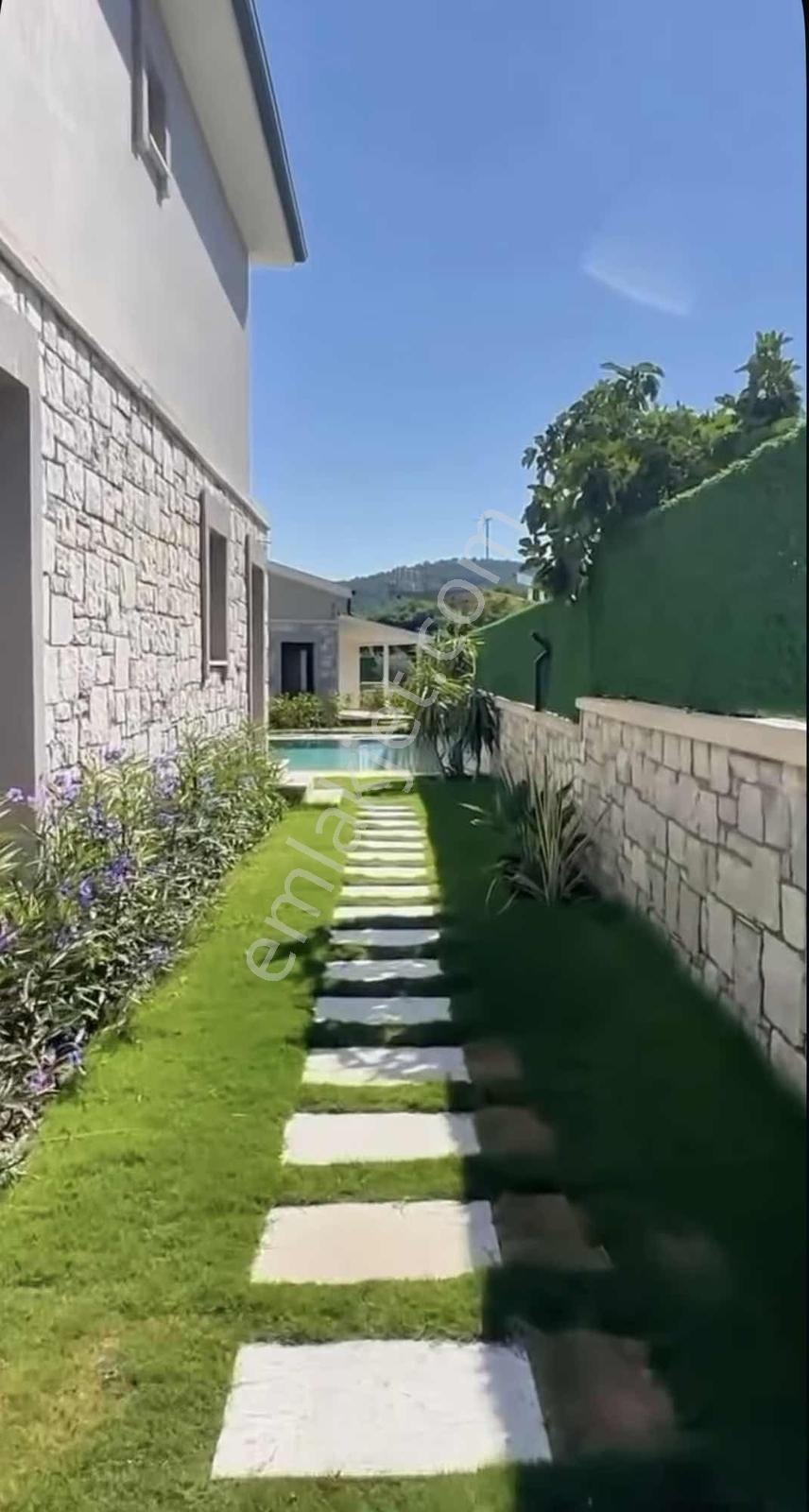 Urla Zeytinler'de Havuzlu Site İçerisinde Kiralık Lüks 2+1 - Görsel 7