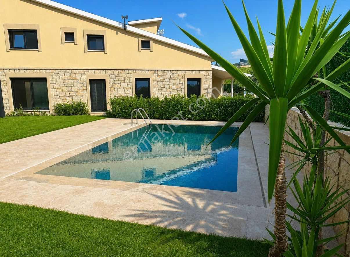Urla Zeytinler'de Havuzlu Site İçerisinde Kiralık Lüks 2+1 - Görsel 2