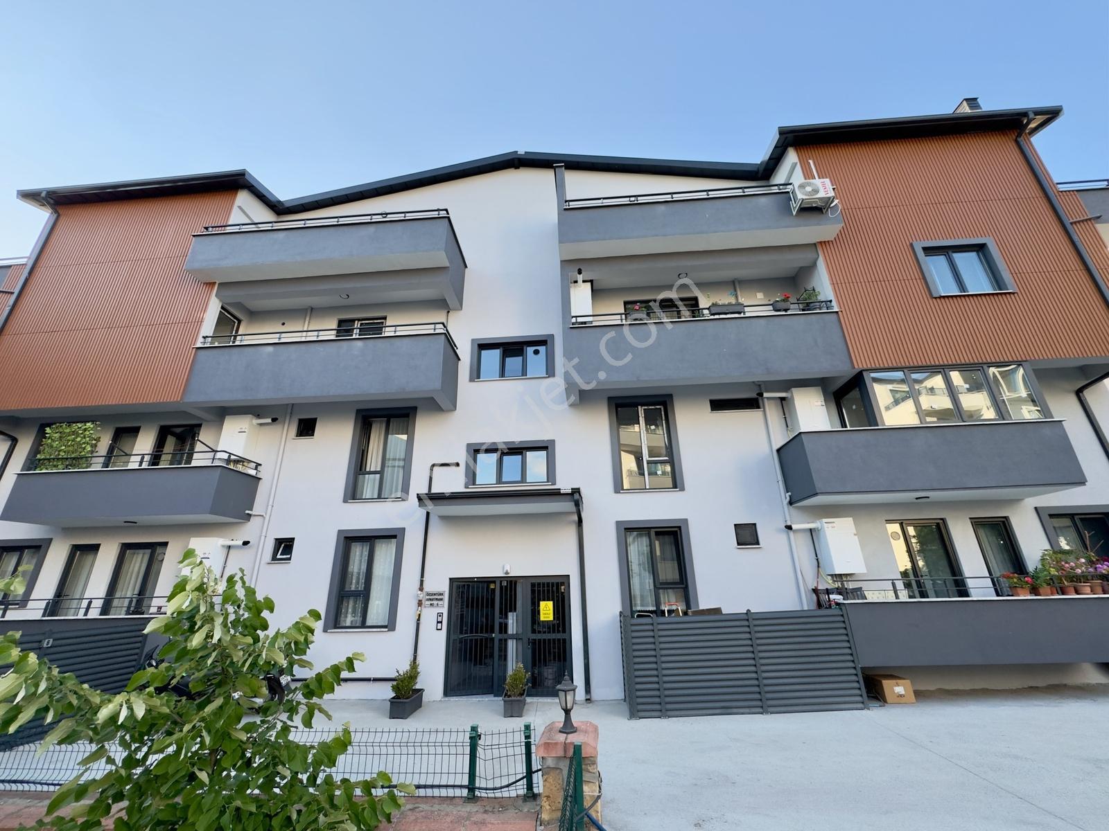 Başiskele Merkez'de Yeni Binada Kiralık 3+1 Dubleks Daire