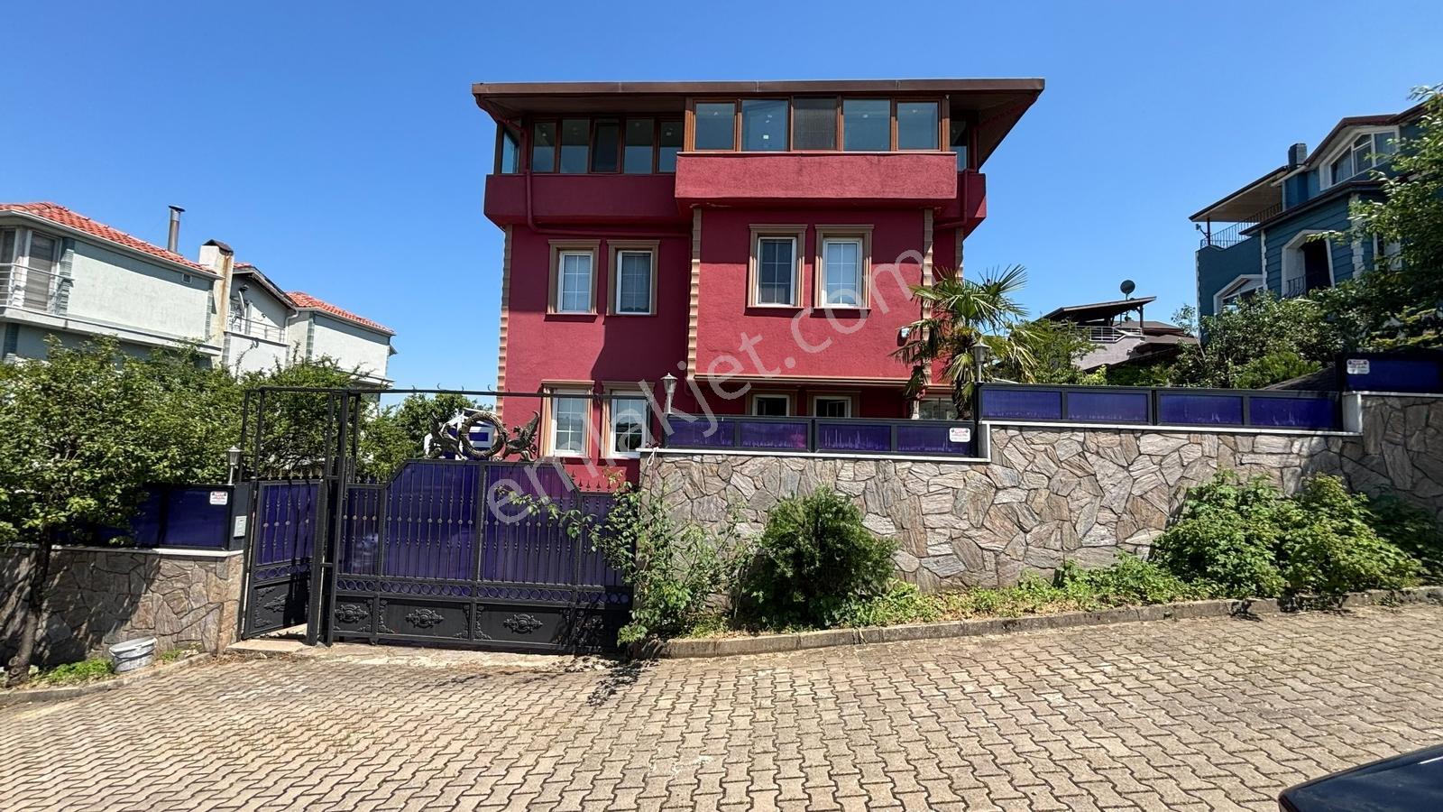 Expert'ten İnegöl Şehitler'de 5+1 Satılık Villa
