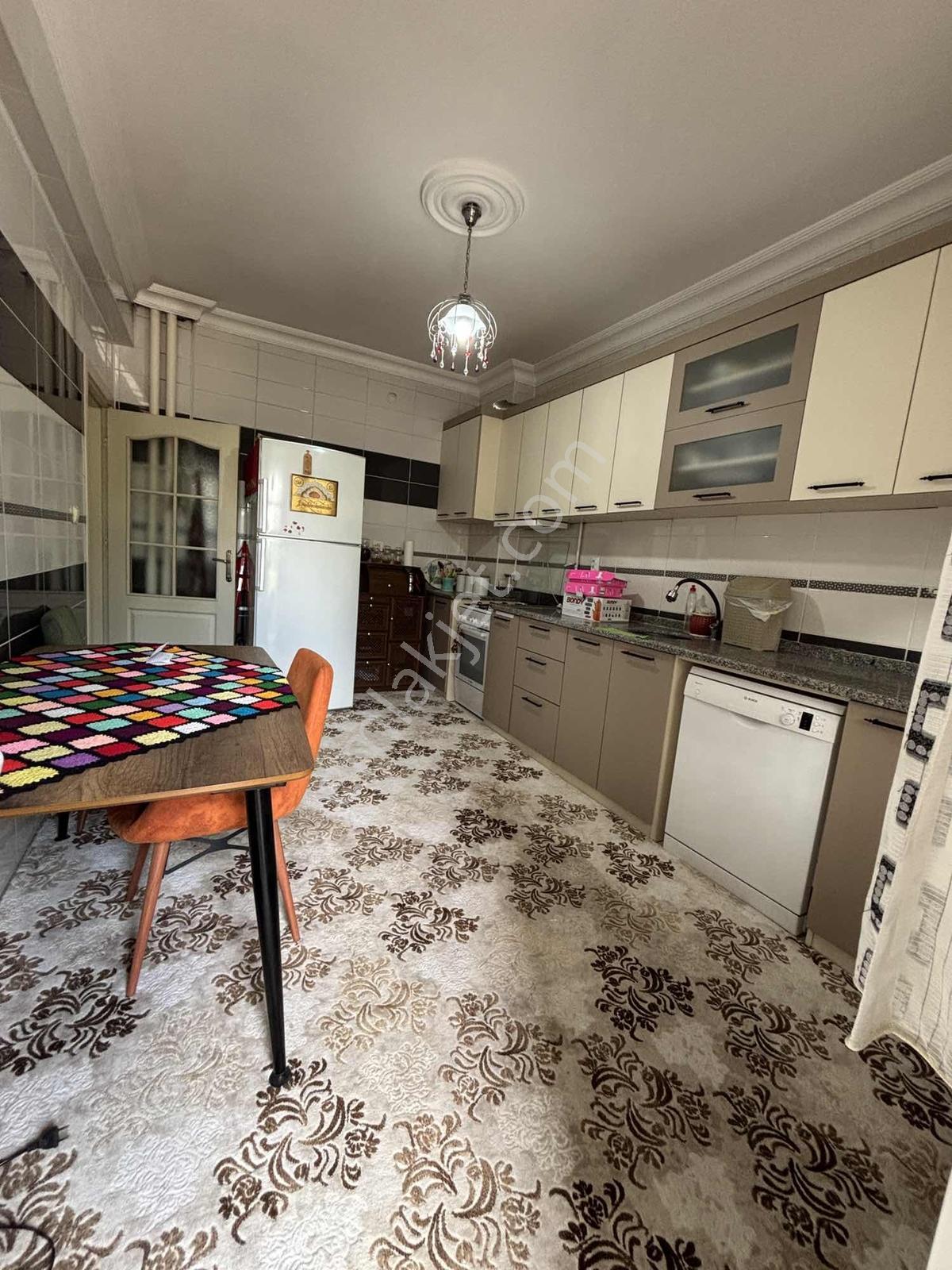 Fetih Caddesi Üzerinde 3+1 Satılık Genişş Daire - Görsel 2