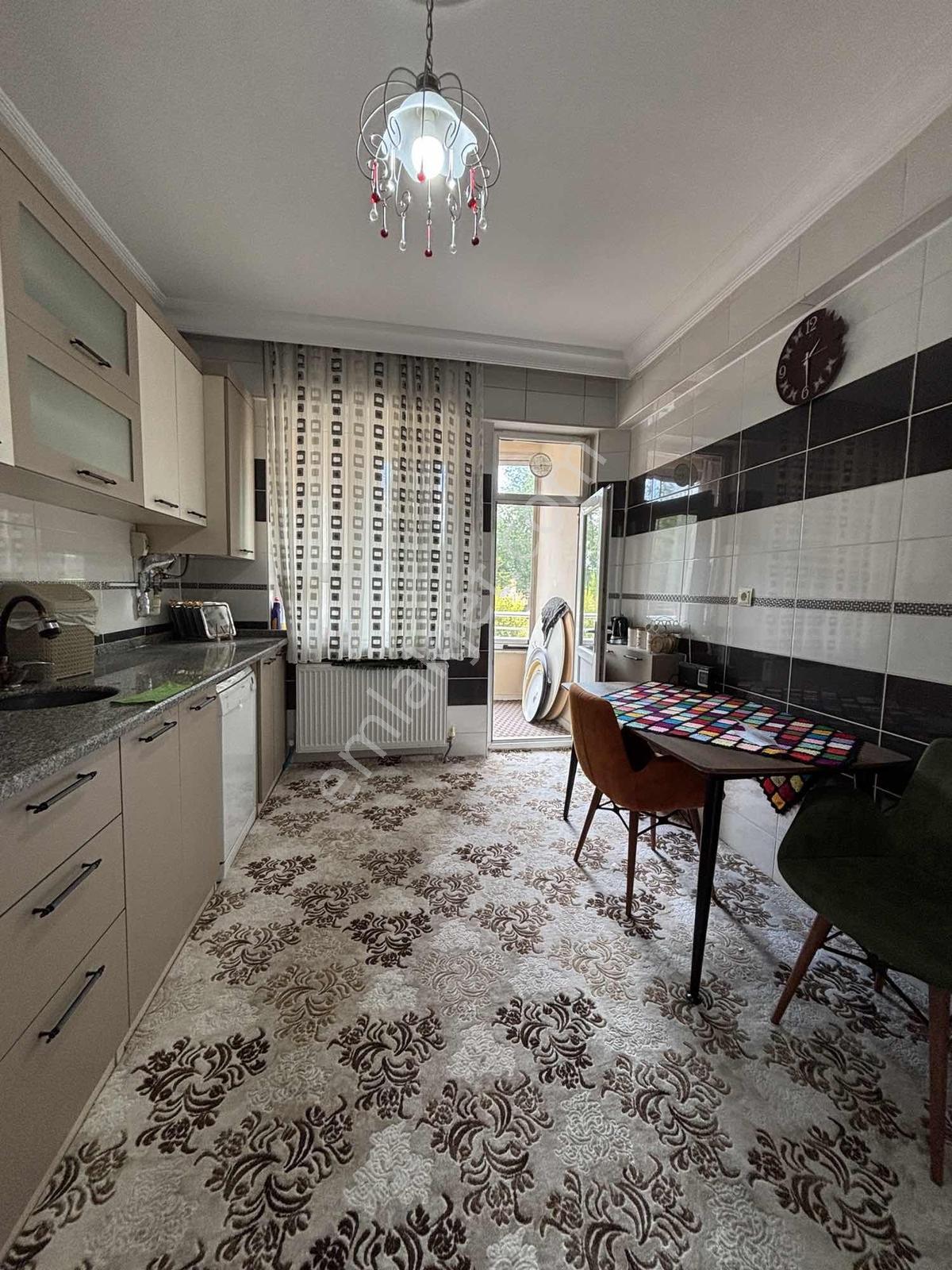 Fetih Caddesi Üzerinde 3+1 Satılık Genişş Daire - Görsel 12
