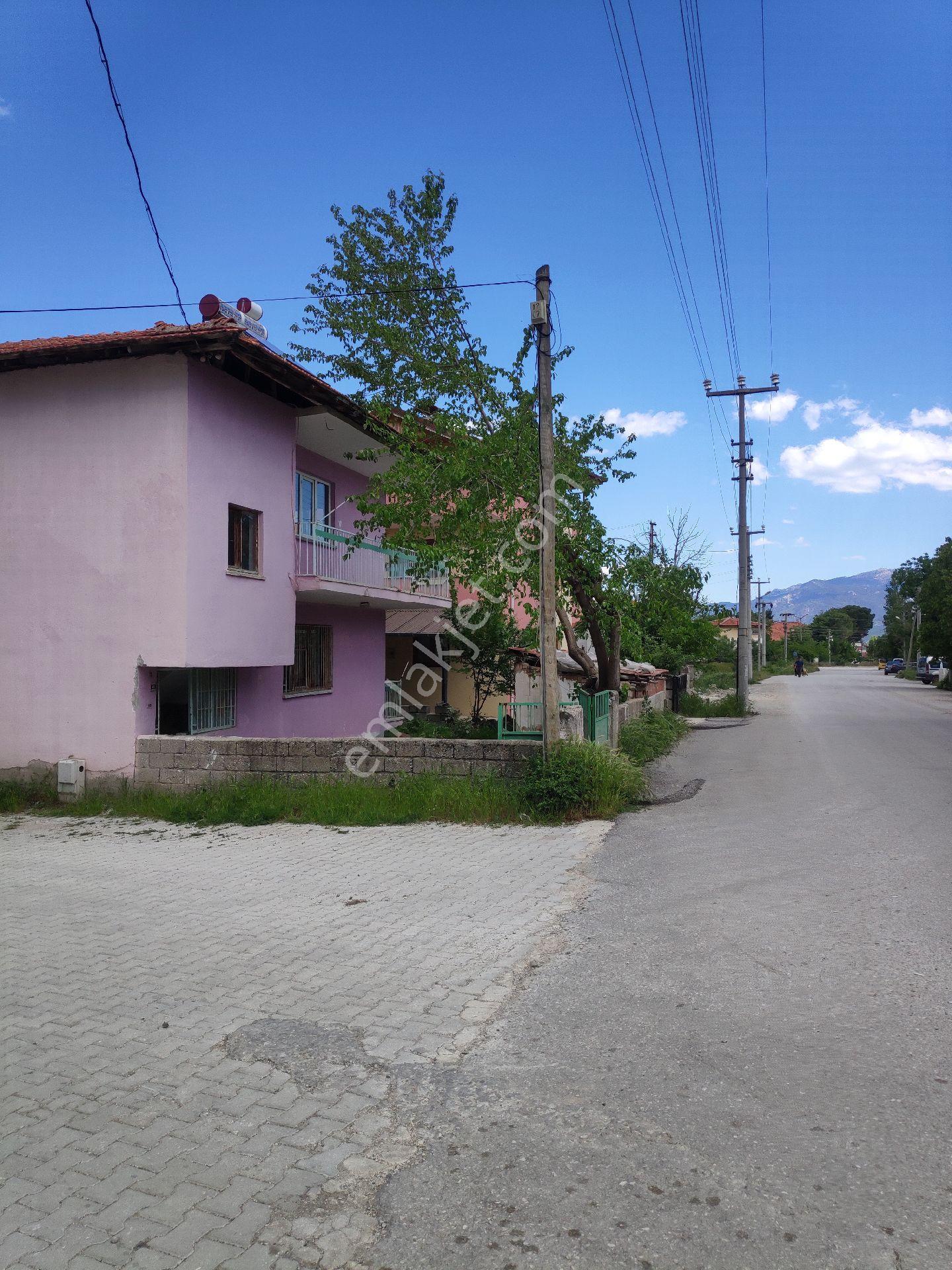 Gölhisar Avukat Hüseyin Aslan Caddesi Satilik İki Katlı Müstakil Köşebaşı - Görsel 2