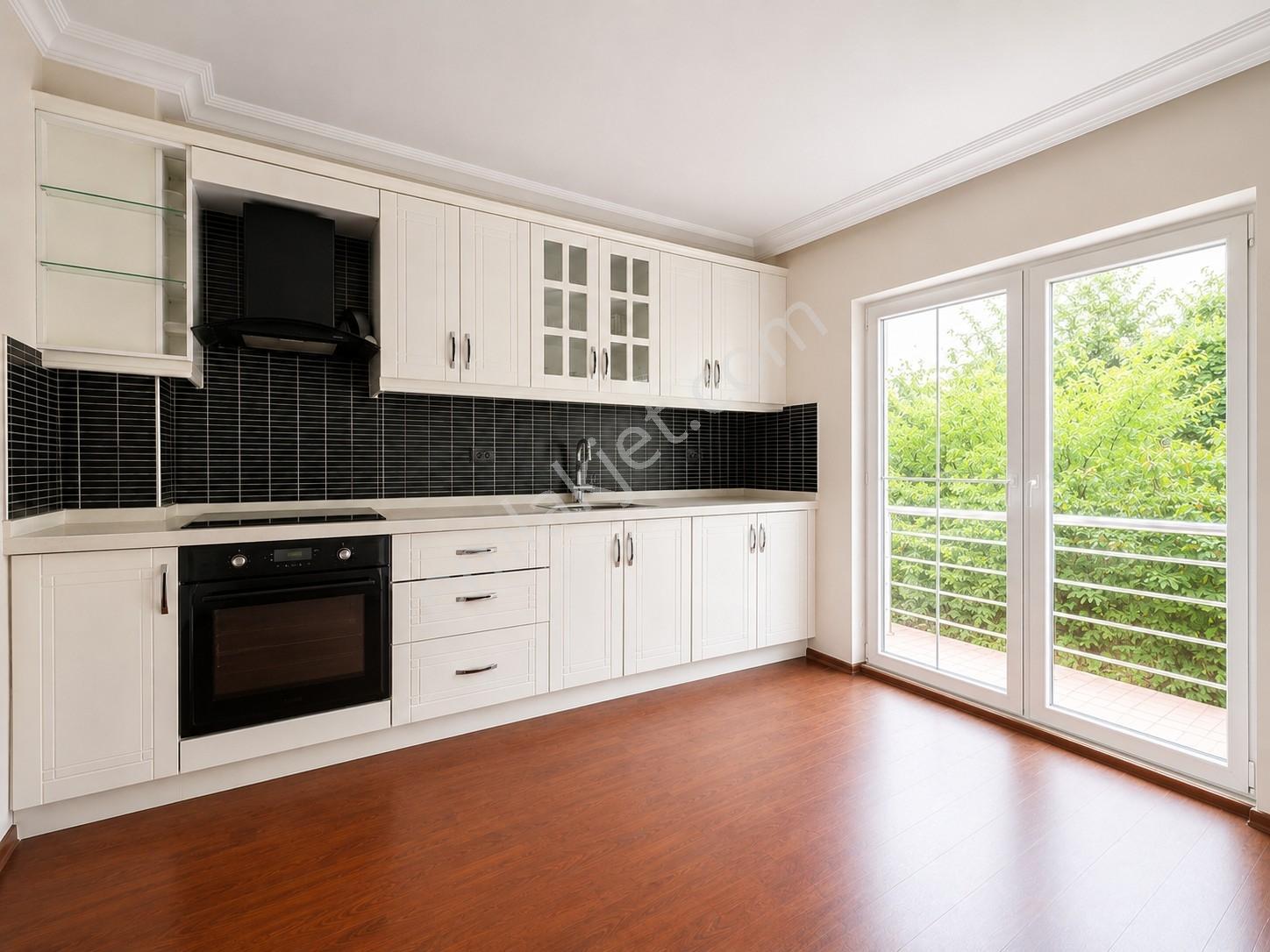 Üsküdar Çengelköy Ata-2 Sitesinde 300 M2 Boş Tripleks Villa - Görsel 13