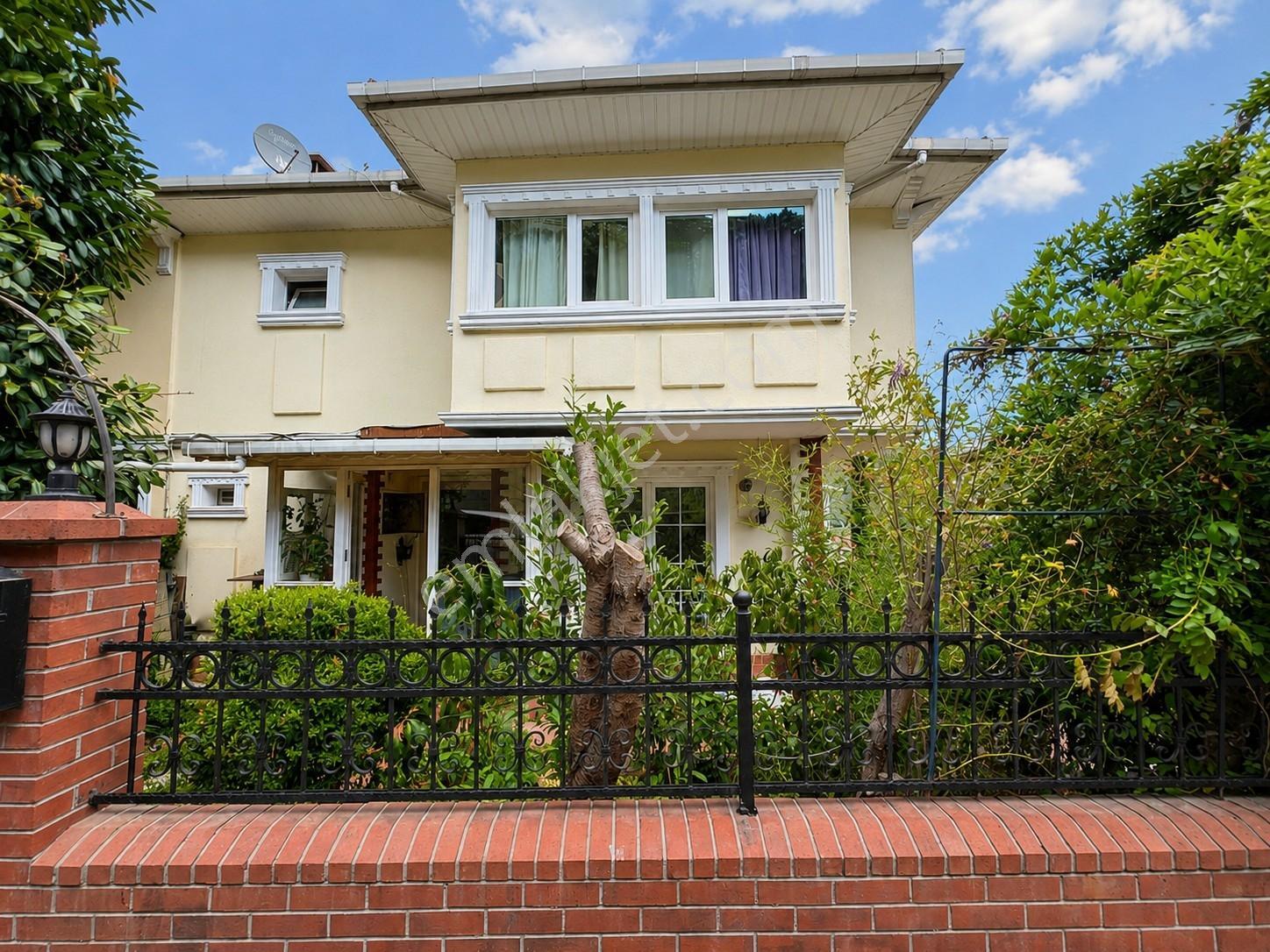 Üsküdar Çengelköy Ata-2 Sitesinde 300 M2 Boş Tripleks Villa - Görsel 8